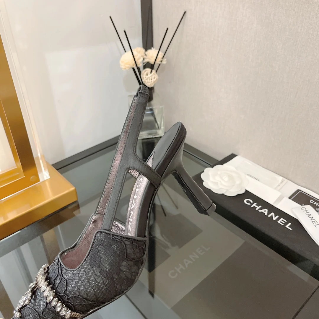 Туфли Chanel на высоком каблуке с кружевной пряжкой и стразами - Винтажная коллекция - 6-5 см