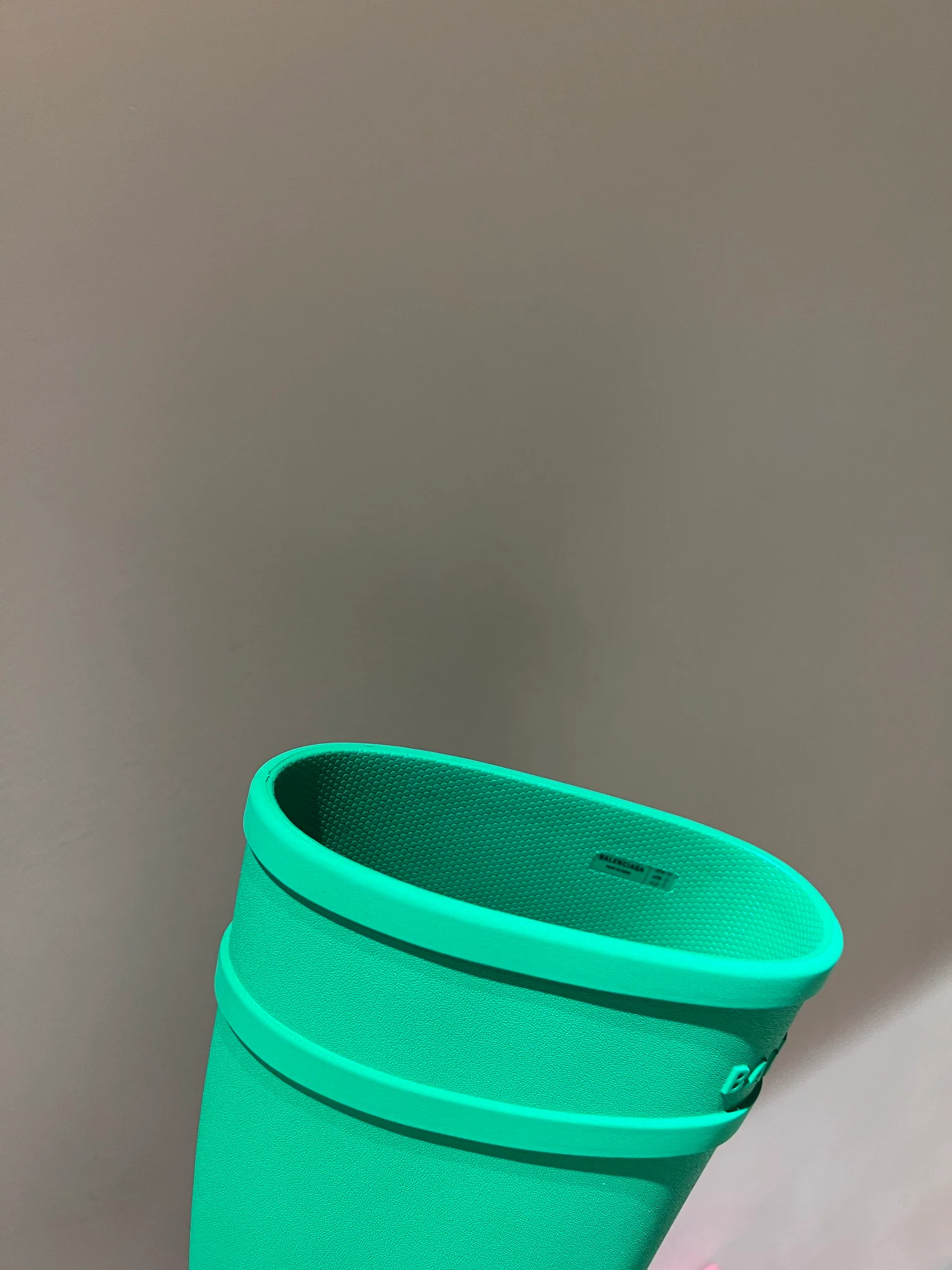 Резиновые сапоги Balenciaga на нескользящей платформе из коллекции осень/зима 2022 x Crocs - озерно-зеленый.