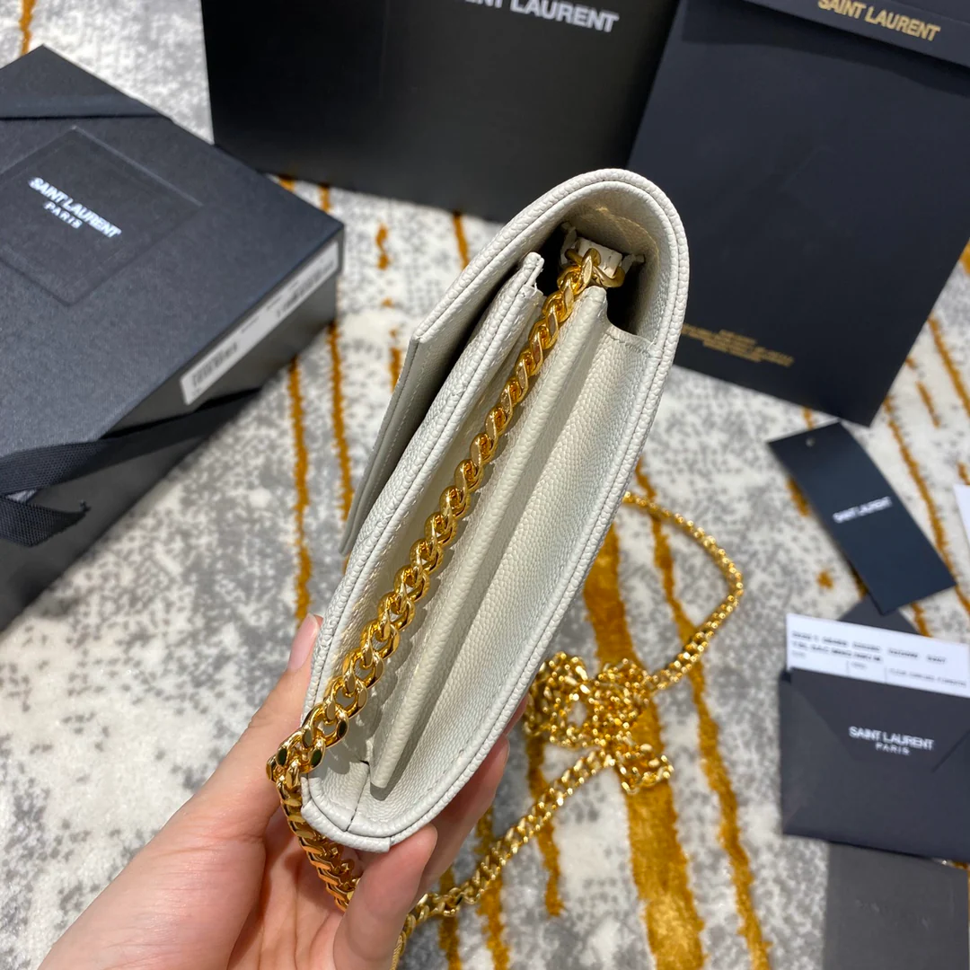 Сумка-конверт YSL с монограммой и икрой, V-образной ромбовидной стёжкой - 1