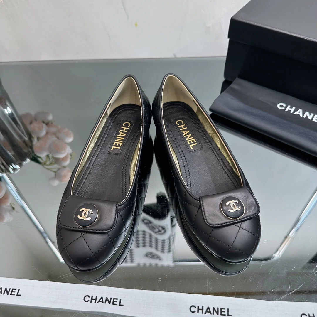 Новинка сезона весна/лето 2023 от Chanel - Стеганые балетки - Черные