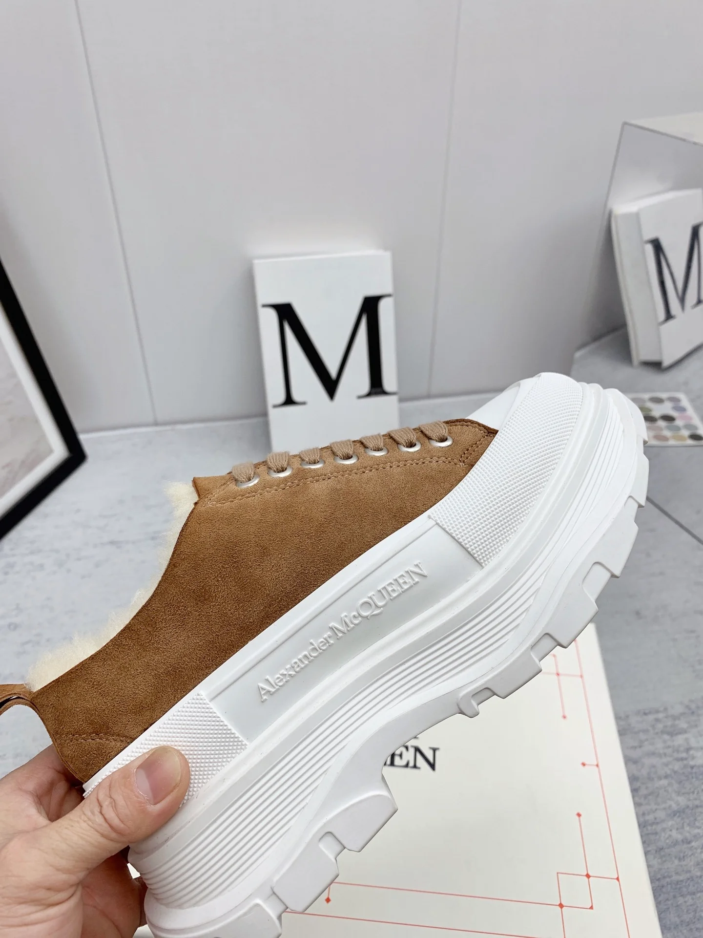 McQueen - Кроссовки с меховой отделкой - Модель унисекс