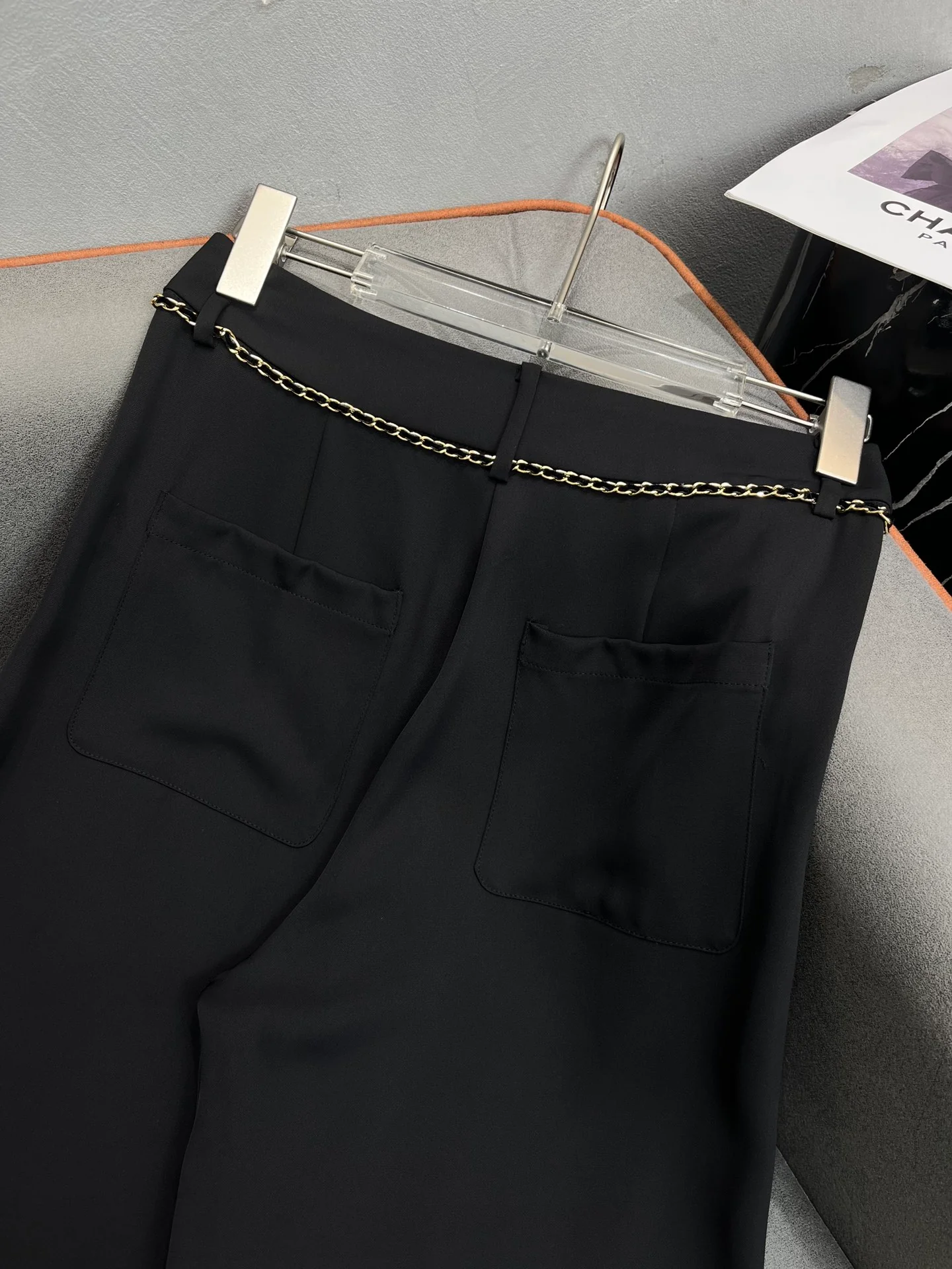 Новые широкие брюки Chanel 2403-24ss весна/лето с отделкой цепочкой.