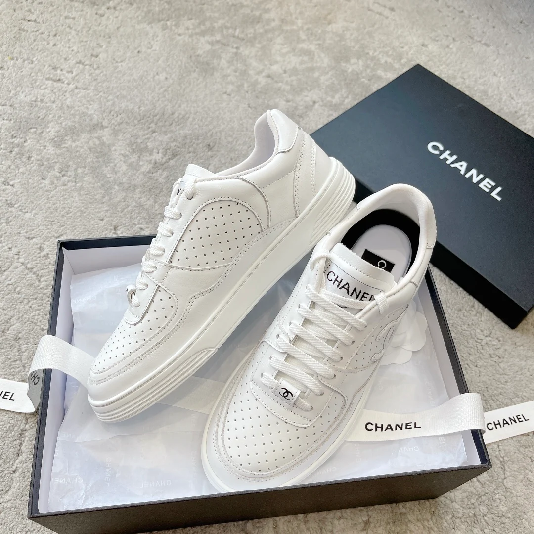 Новинка сезона весна/лето 2023 от Chanel - Кроссовки - Белые