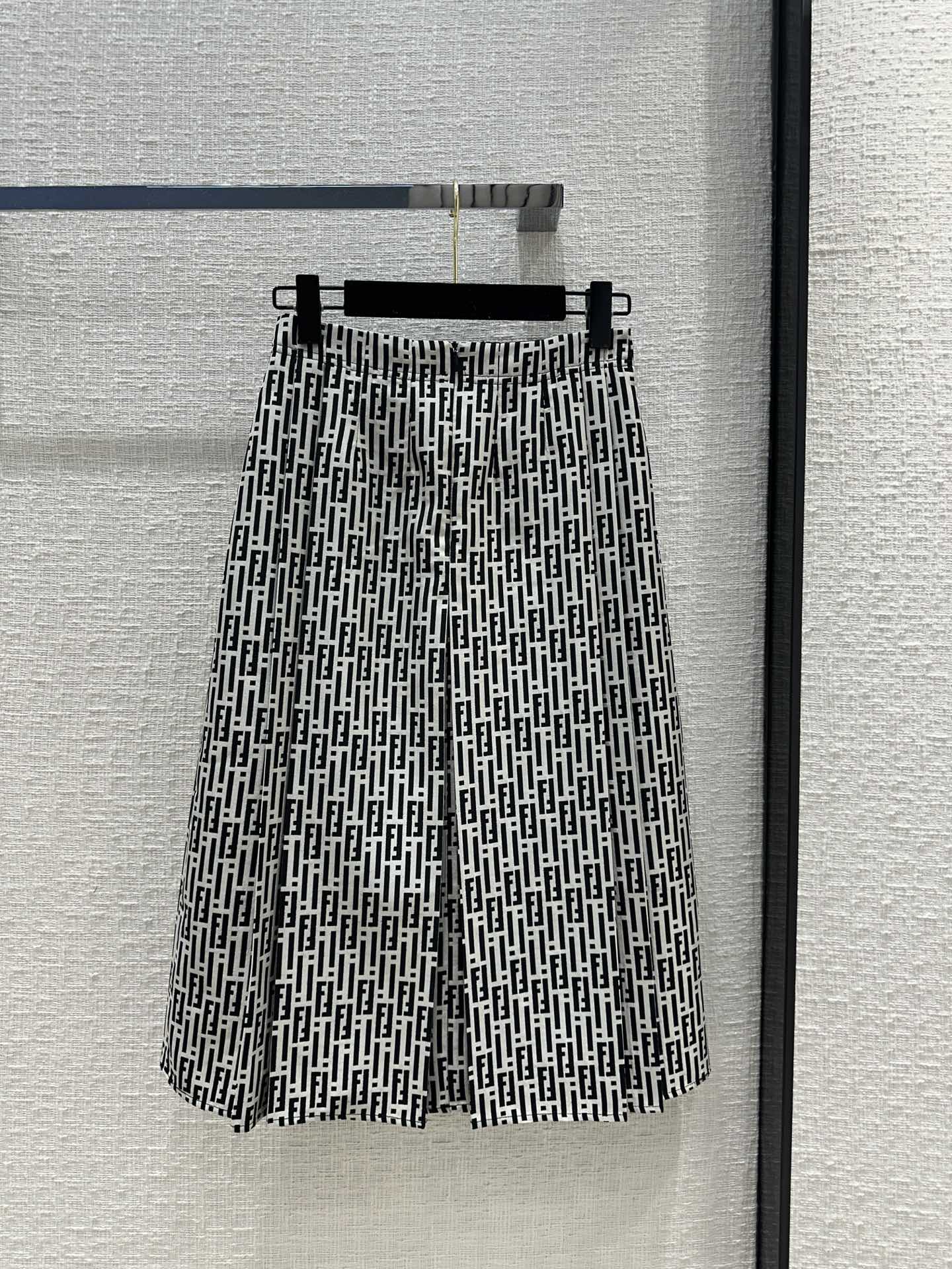 Fendi - 2403-24 Новинка ранней весны Плиссированная юбка миди