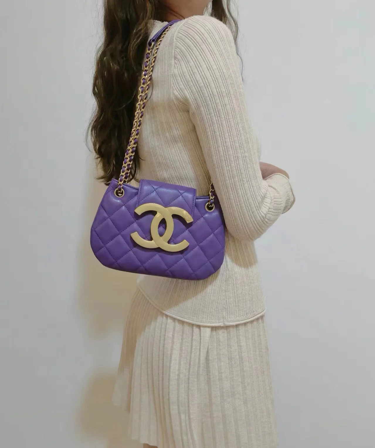 Новая коллекция Chanel ?Ранняя весна? — 24c — Большая ретро-сумка Double C — Мессенджер — Фиолетовая
