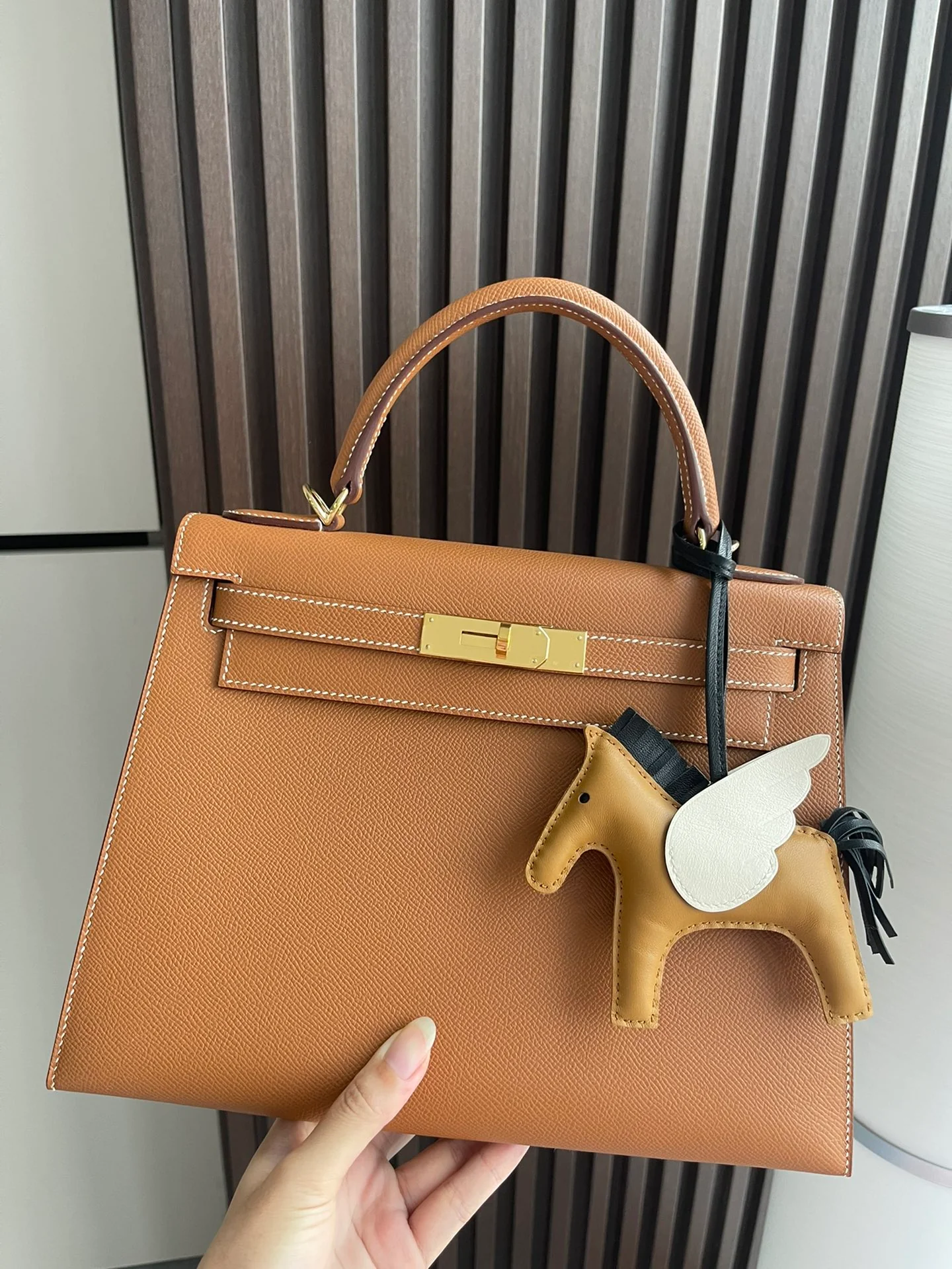 Hermes-kelly-28-epsom-exterior seam-gold brown-gold buckle