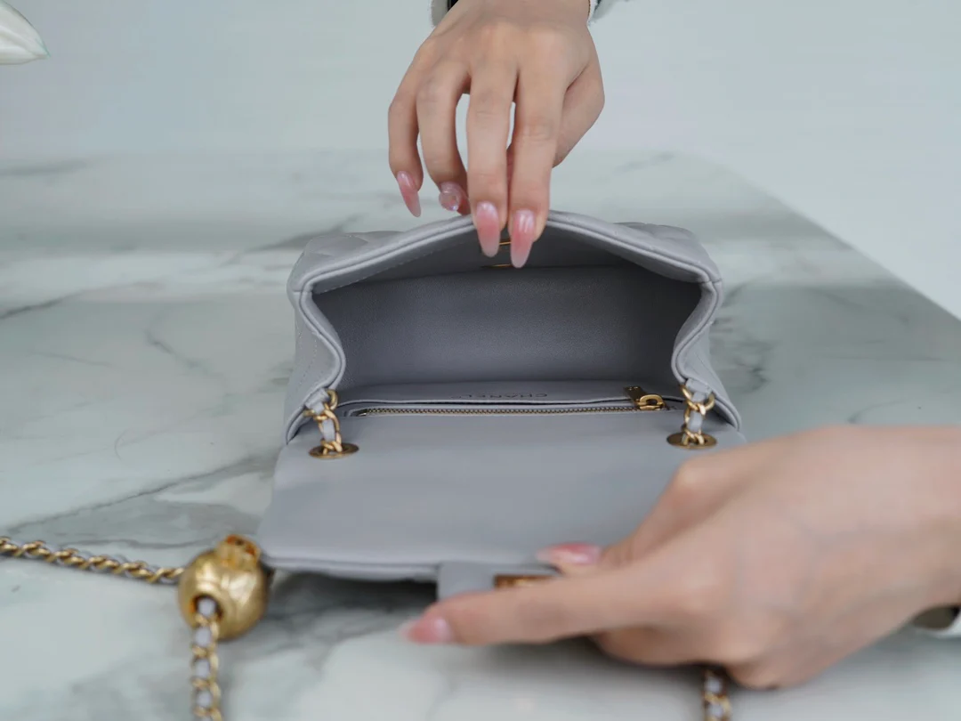 Мини-кювета Chanel CF Gold Ball - светло-серый