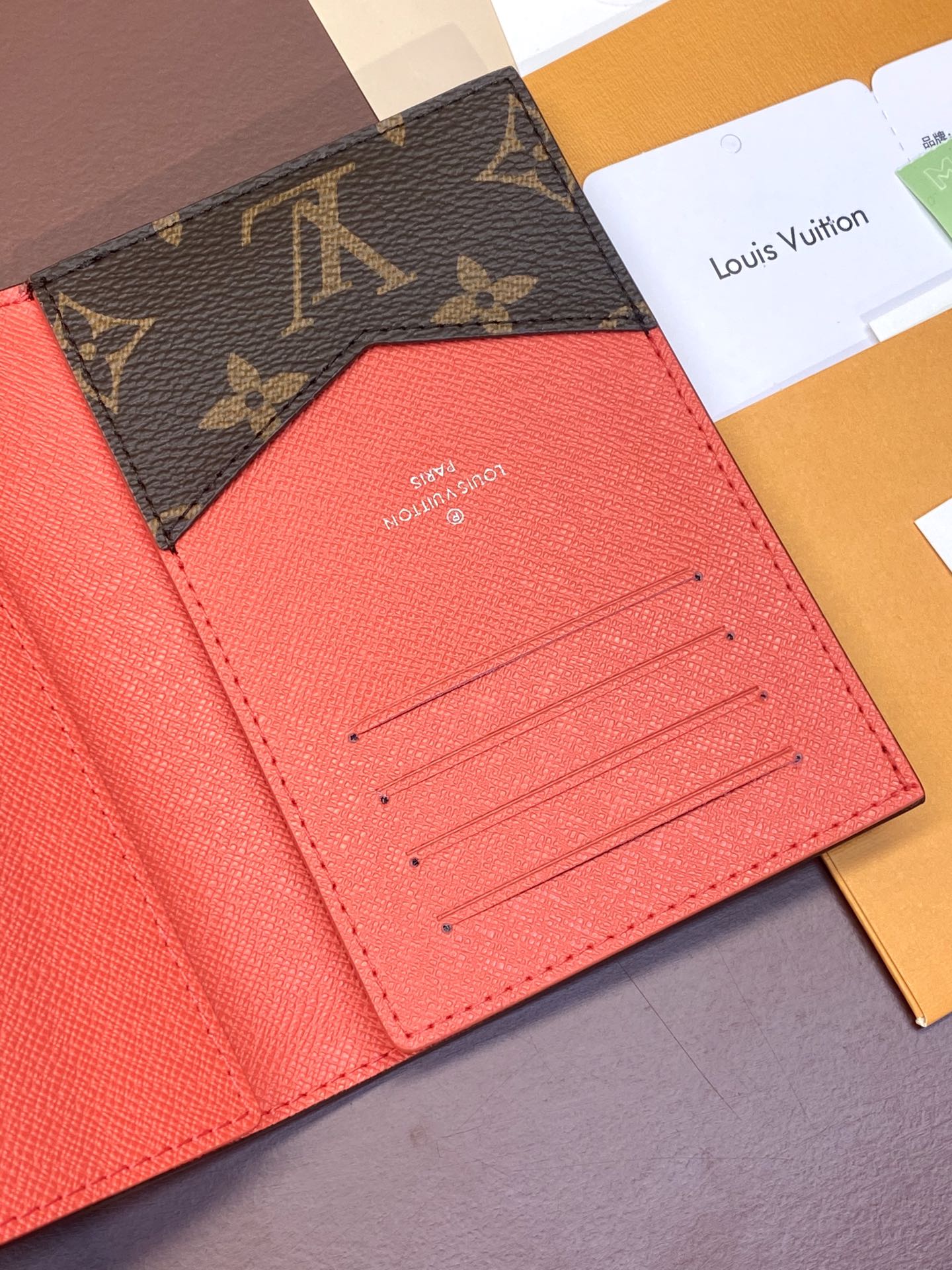 LV-m82867-Обложка для паспорта-Розовая