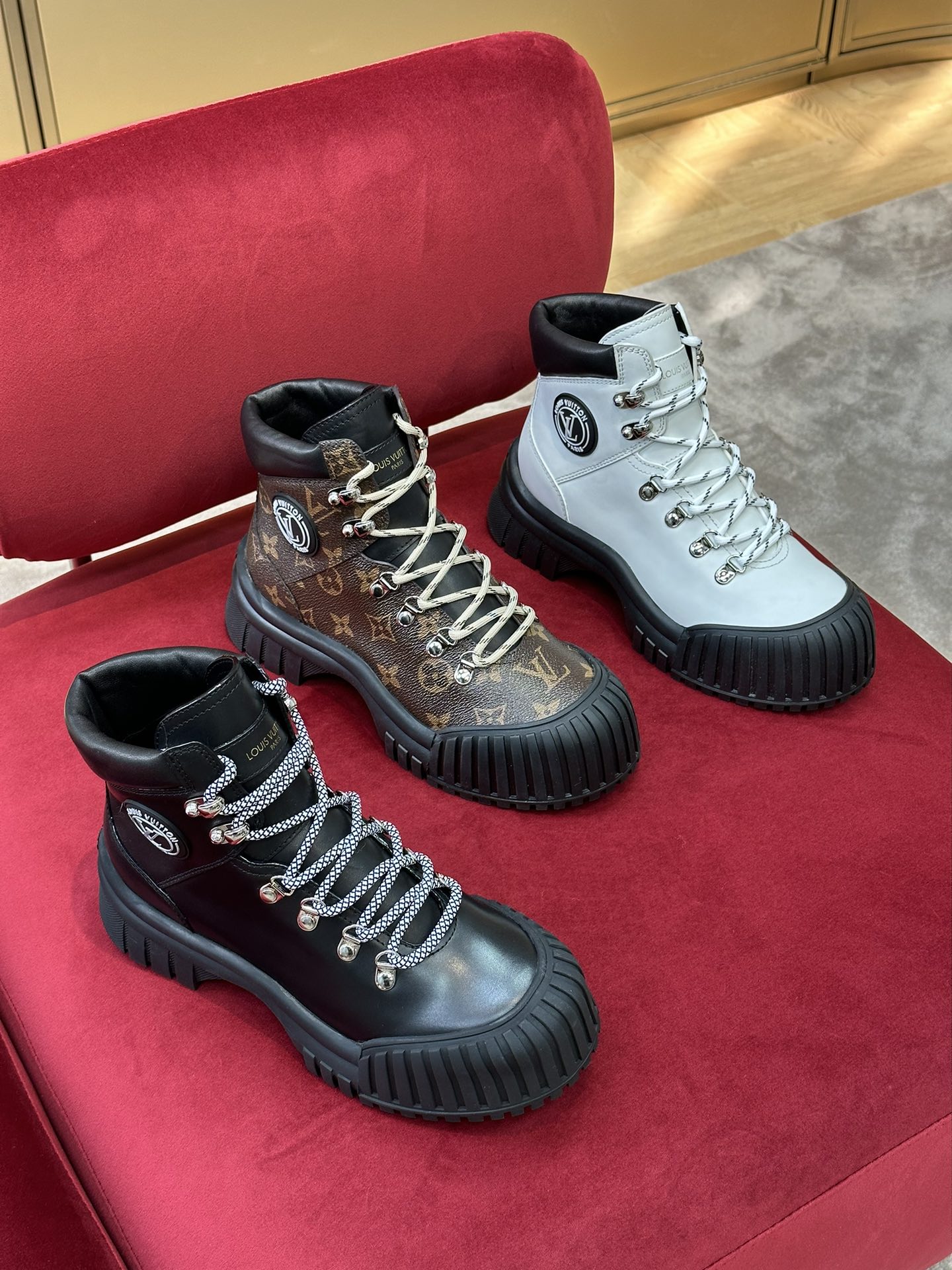 LV - Новинка сезона осень/зима 2022 - Ботильоны Ruby - Черные