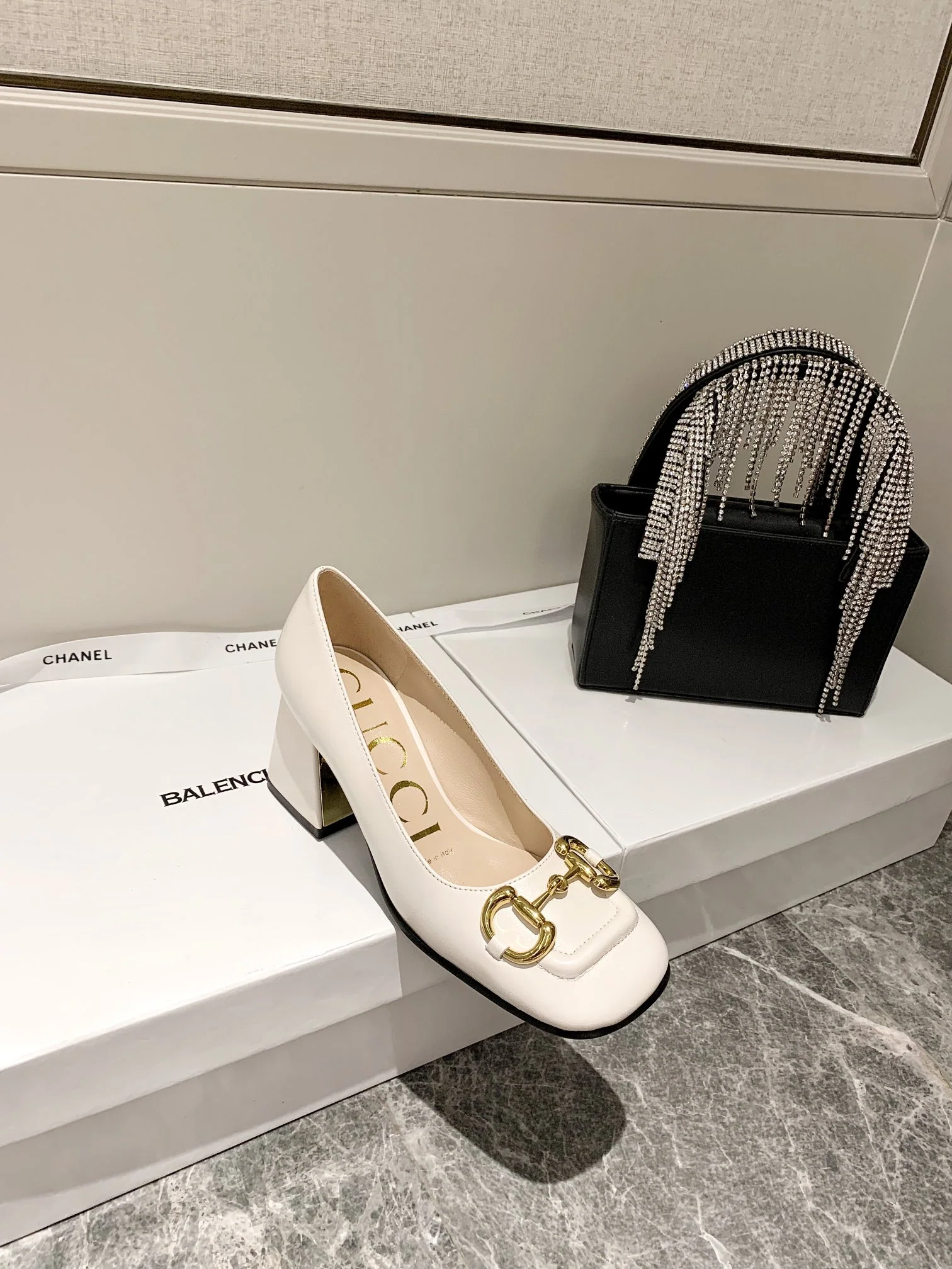 Туфли Gucci в стиле ретро с квадратным носком на низком каблуке