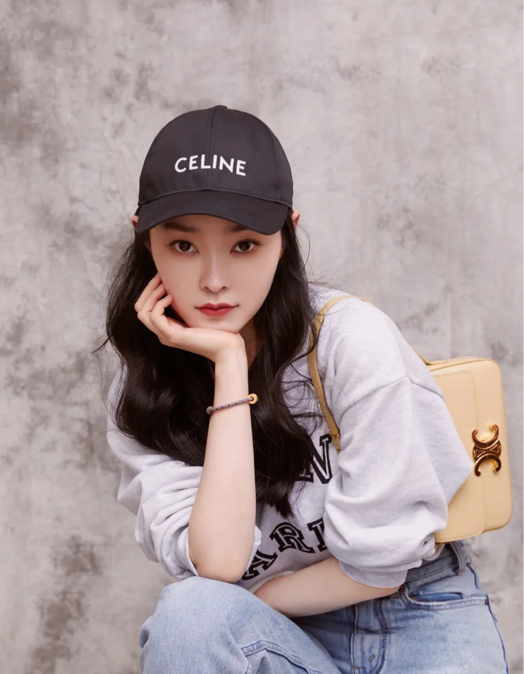 Кожаная сумка через плечо Celine Triomphe - желтая