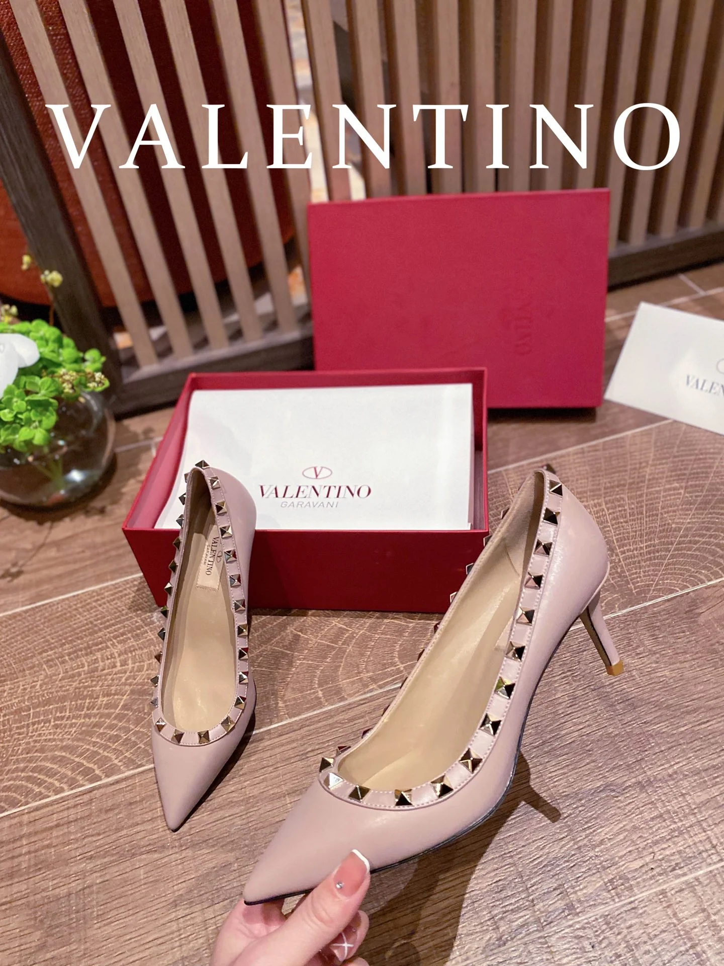 Классические туфли на среднем каблуке Valentino - розовые