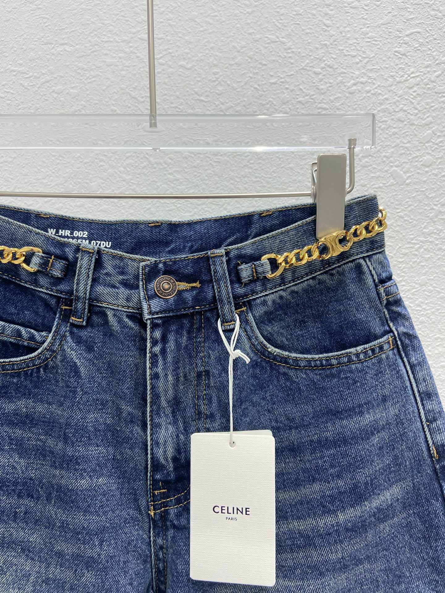 Celine 2403 - Джинсовые шорты с цепочкой на поясе