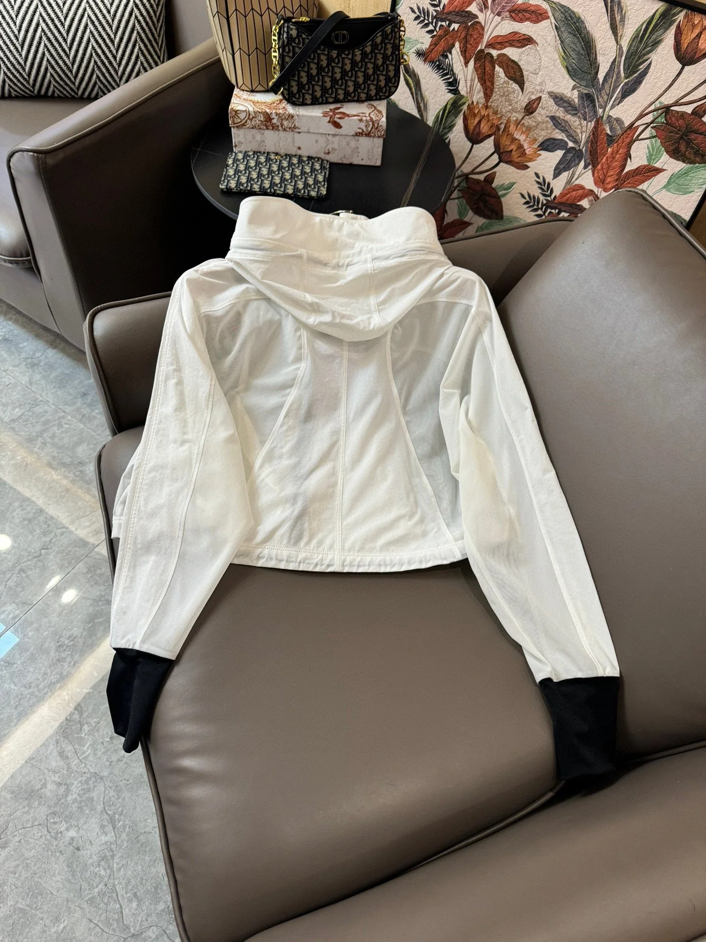 Новая солнцезащитная одежда Chanel 2403-24ss - белая.