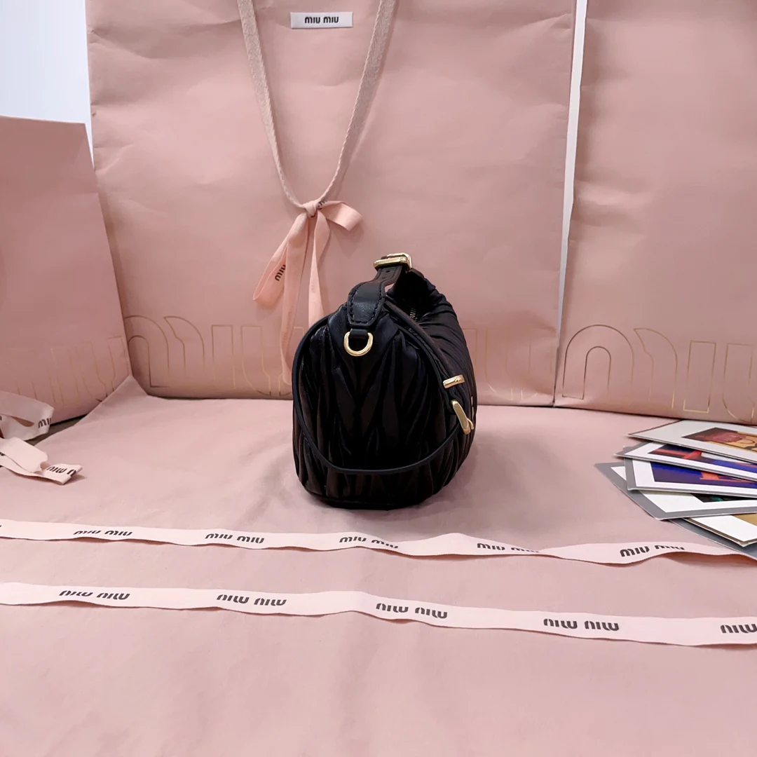 Сумка для ланча Miu Miu-5ne026-matelasse с вышивкой, мини, черная.