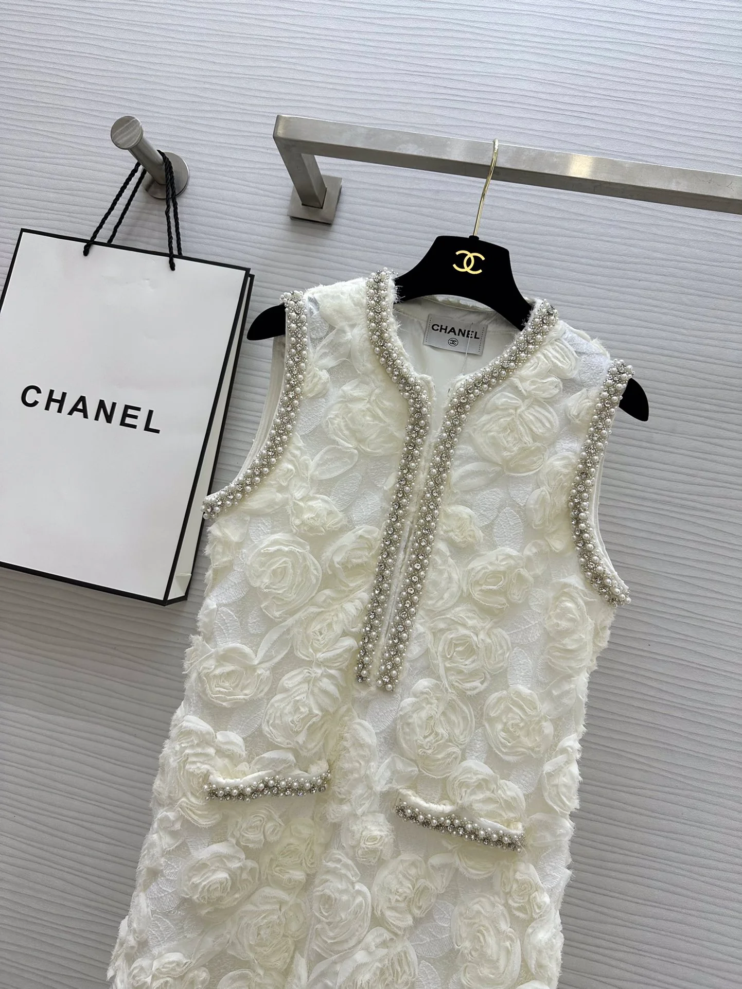 Chanel - 2403 - 24 Ранняя весна. Новинка. Эксклюзив. Первый выпуск. Платье с 3D-цветочным принтом.