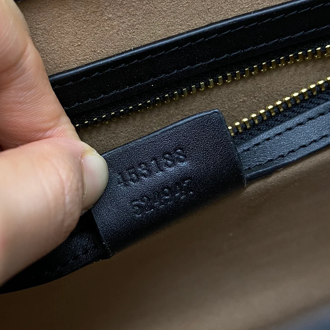 Большая сумка Gucci Padlock, черная, 28 см x 11 см x 19 см.