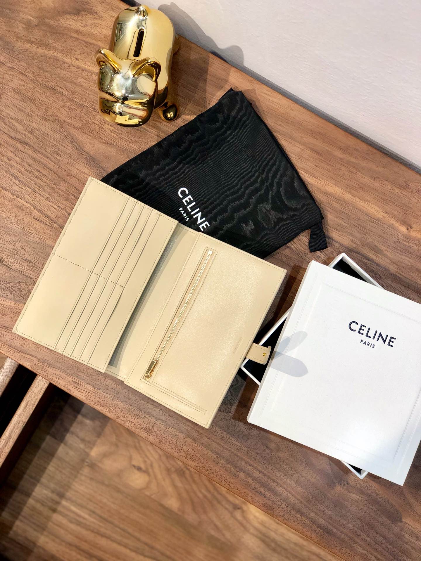 Кошелек Celine с ремешком из зернистой телячьей кожи - 1 шт.