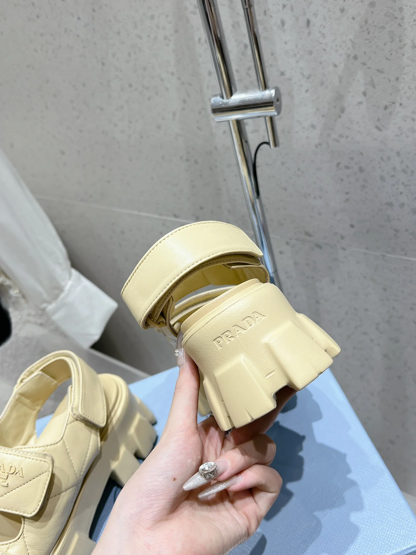 Сандалии Prada 2024 на липучках - желтые