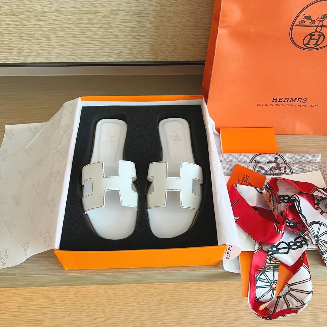 Сандалии Hermes на плоской подошве - верх из однотонной кожи - подошва, полностью закрывающая стопу - 2