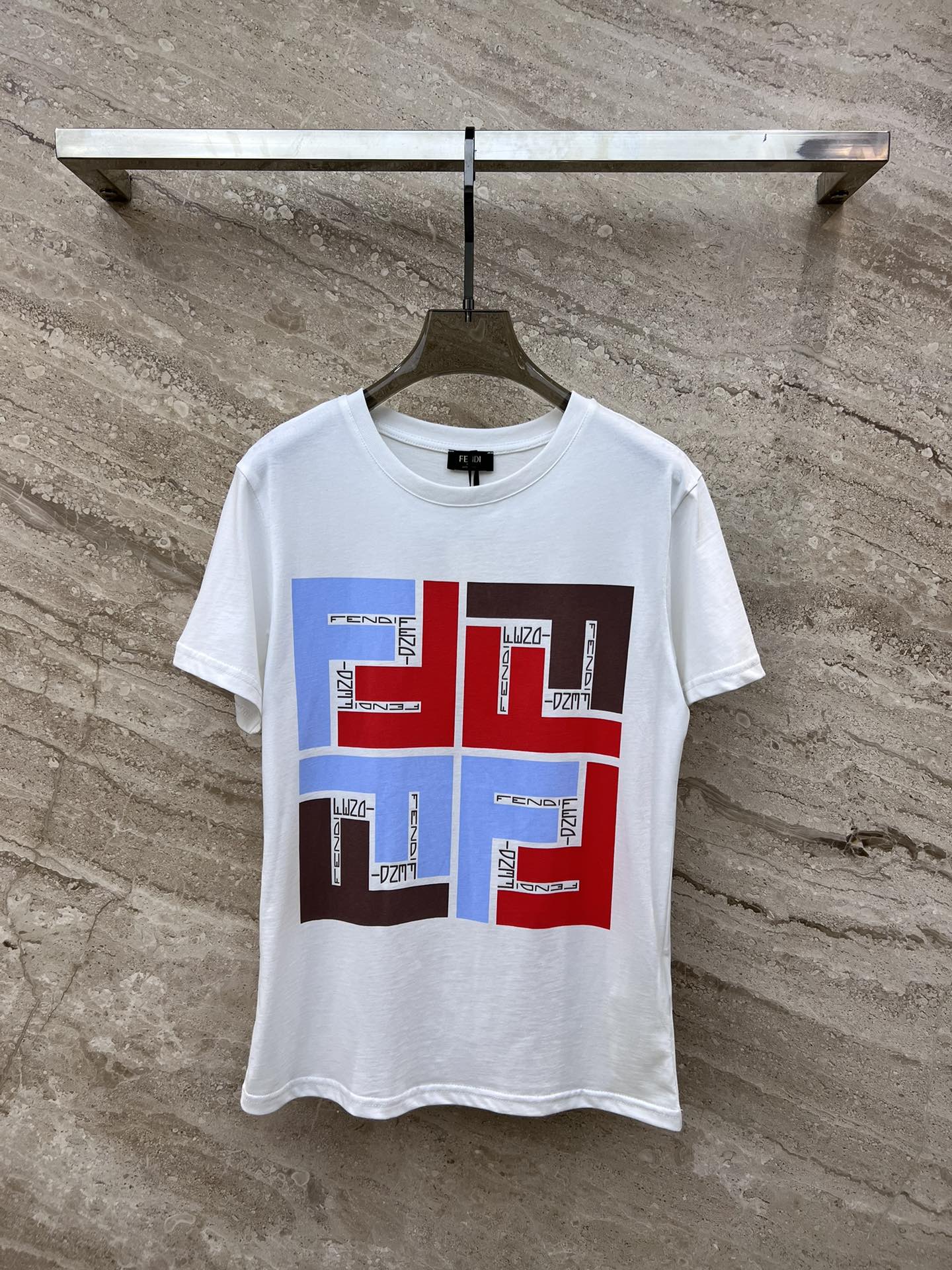 Новинка сезона весна/лето Fendi 2403-24ss - Футболка с коротким рукавом и логотипом - Красная