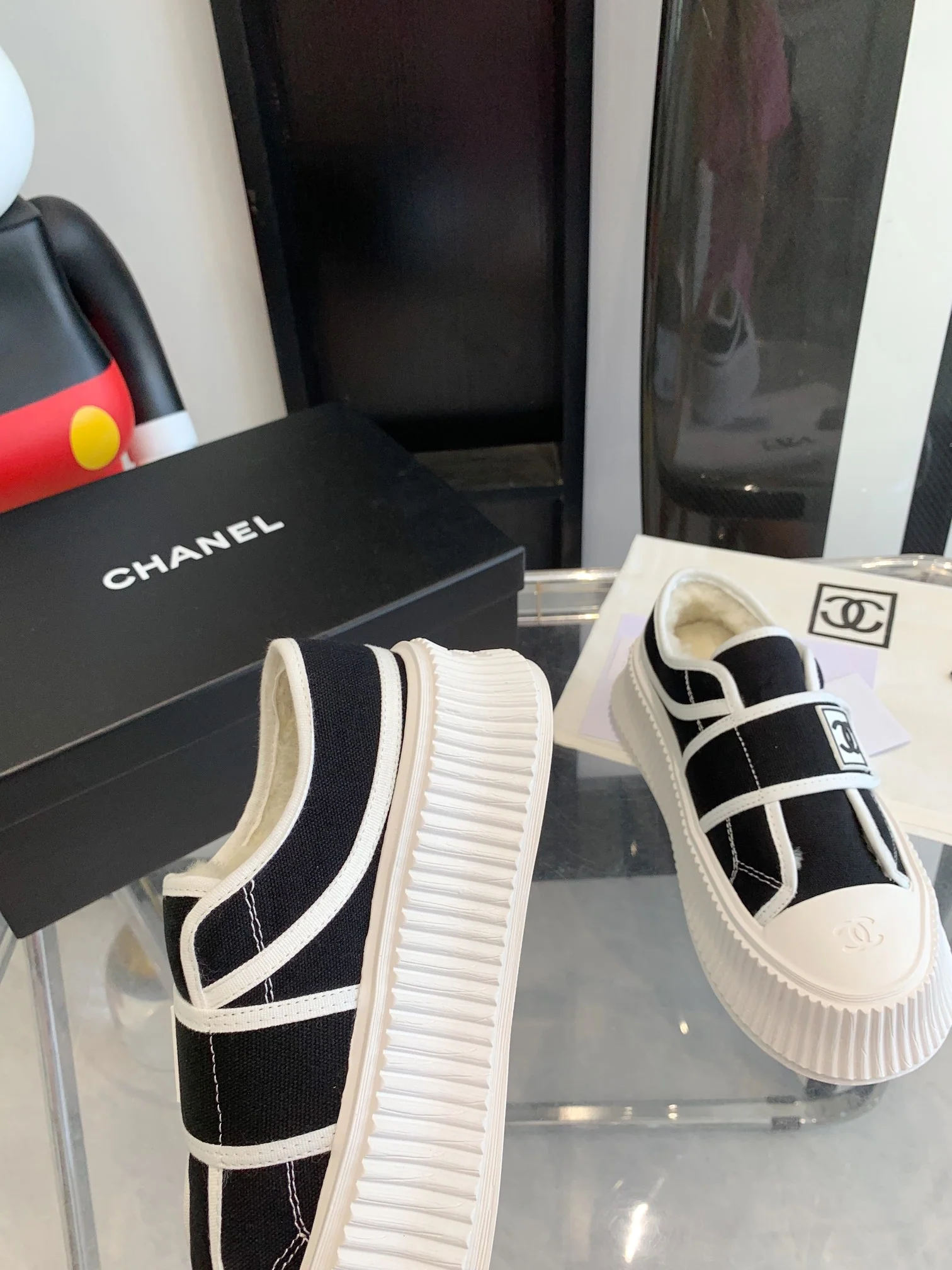 Белые кроссовки Chanel 22 на платформе с подкладкой