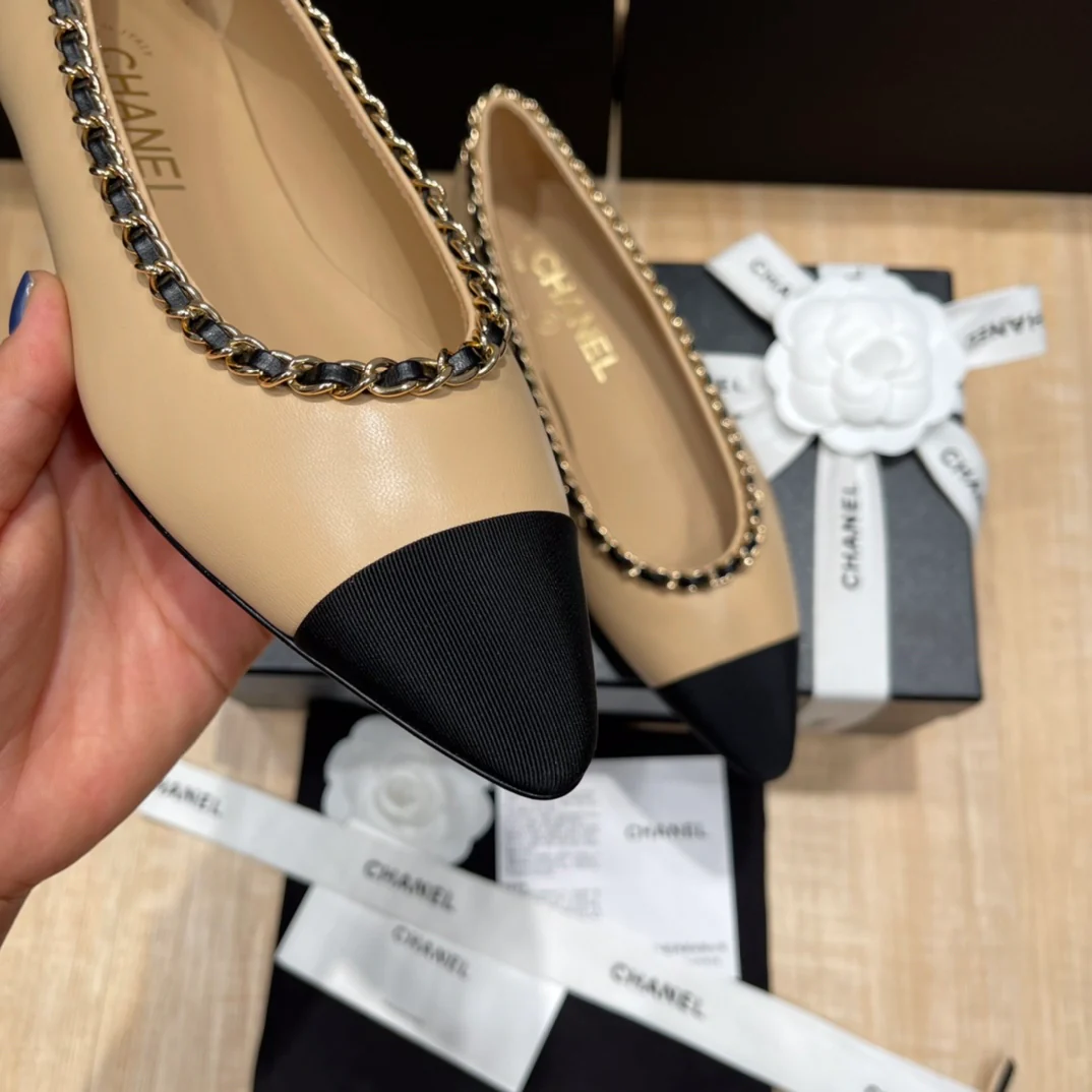 Chanel - Балетки с абрикосовой цепочкой