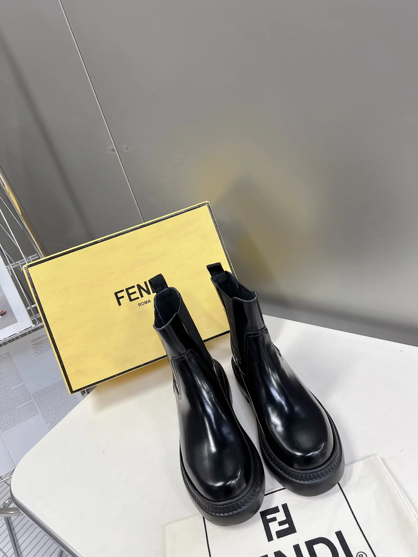 Новинка весны 2022 года от Fendi - Ботильоны - Черные