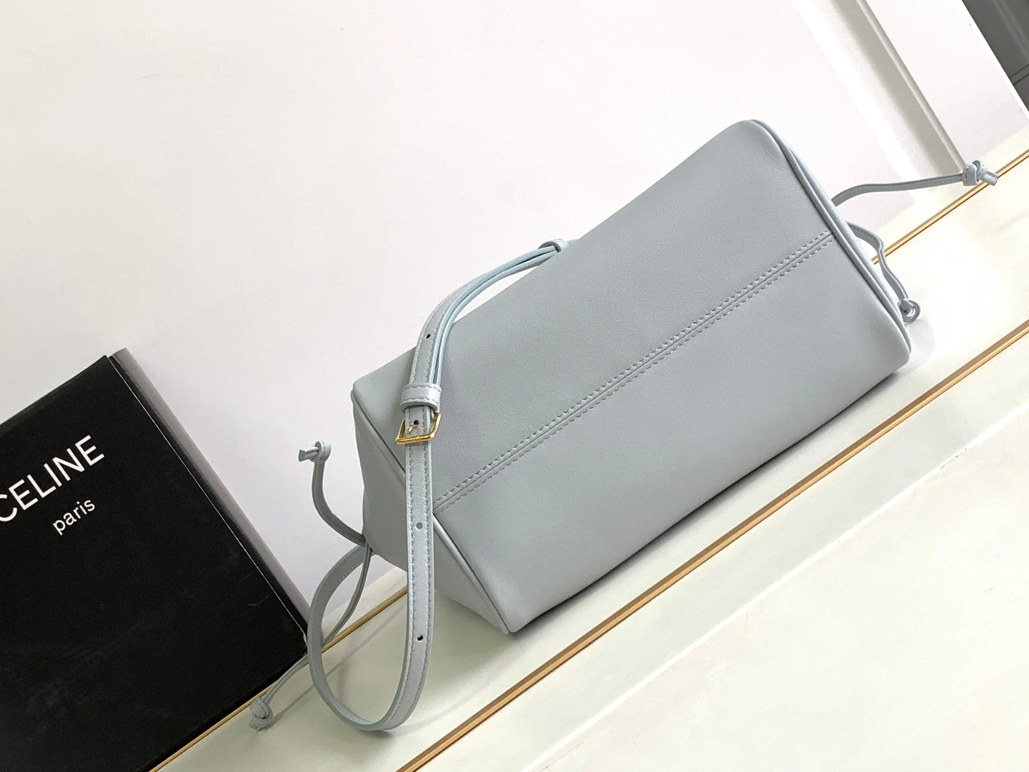 Сумка на завязках Celine Cuir Cabas - Маленькая - Нежно-голубая