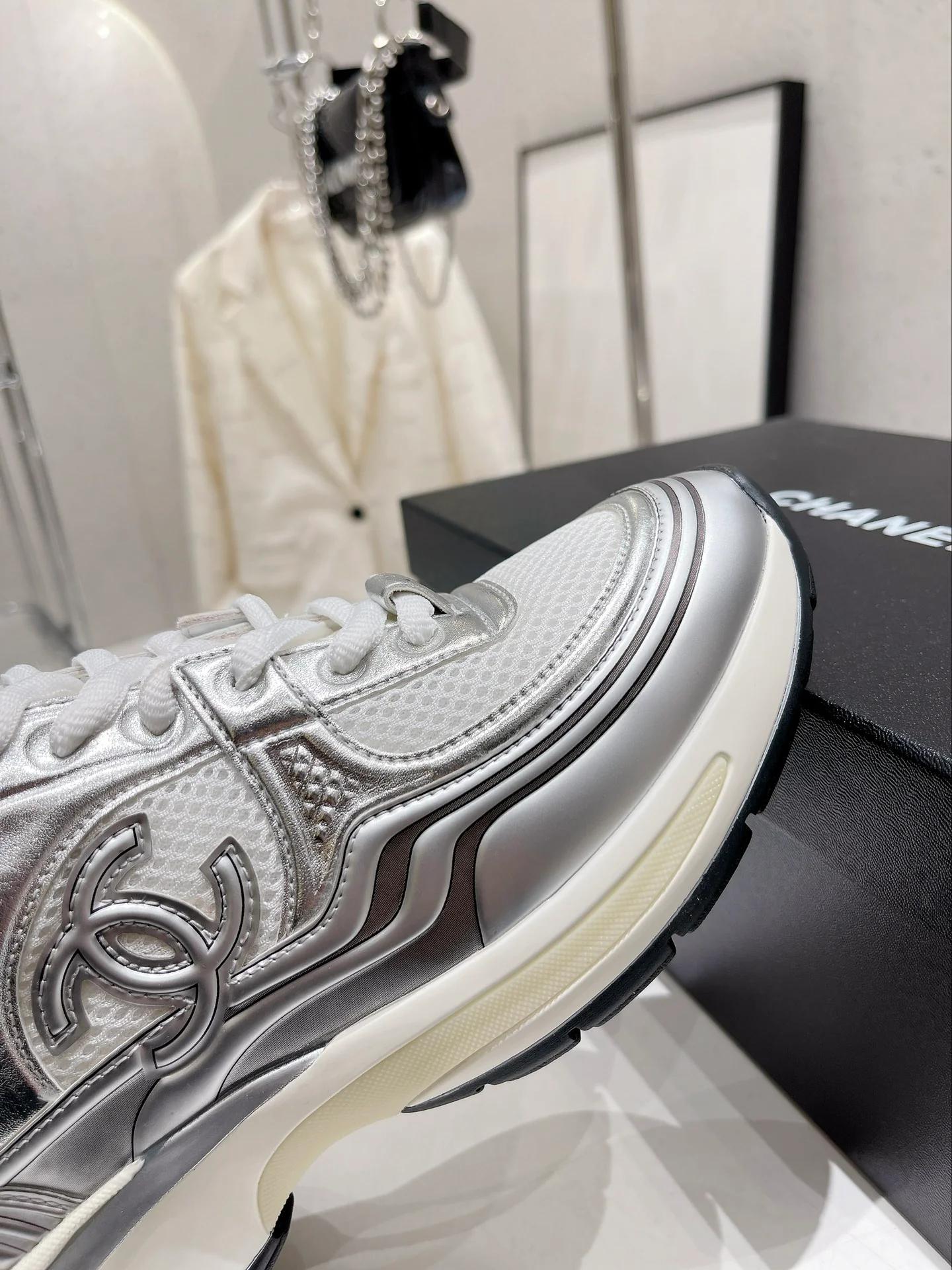 Новинка весны 2023 года от Chanel - Дышащая сетка - Повседневные кроссовки - Серебристые - 1