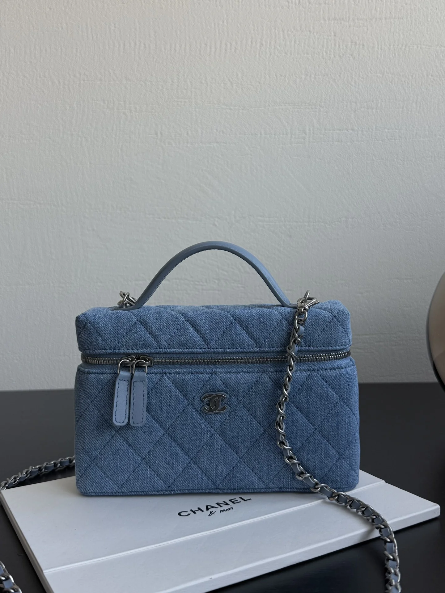 Сумка-органайзер Chanel-LP Denim Bento Bag - светло-голубая
