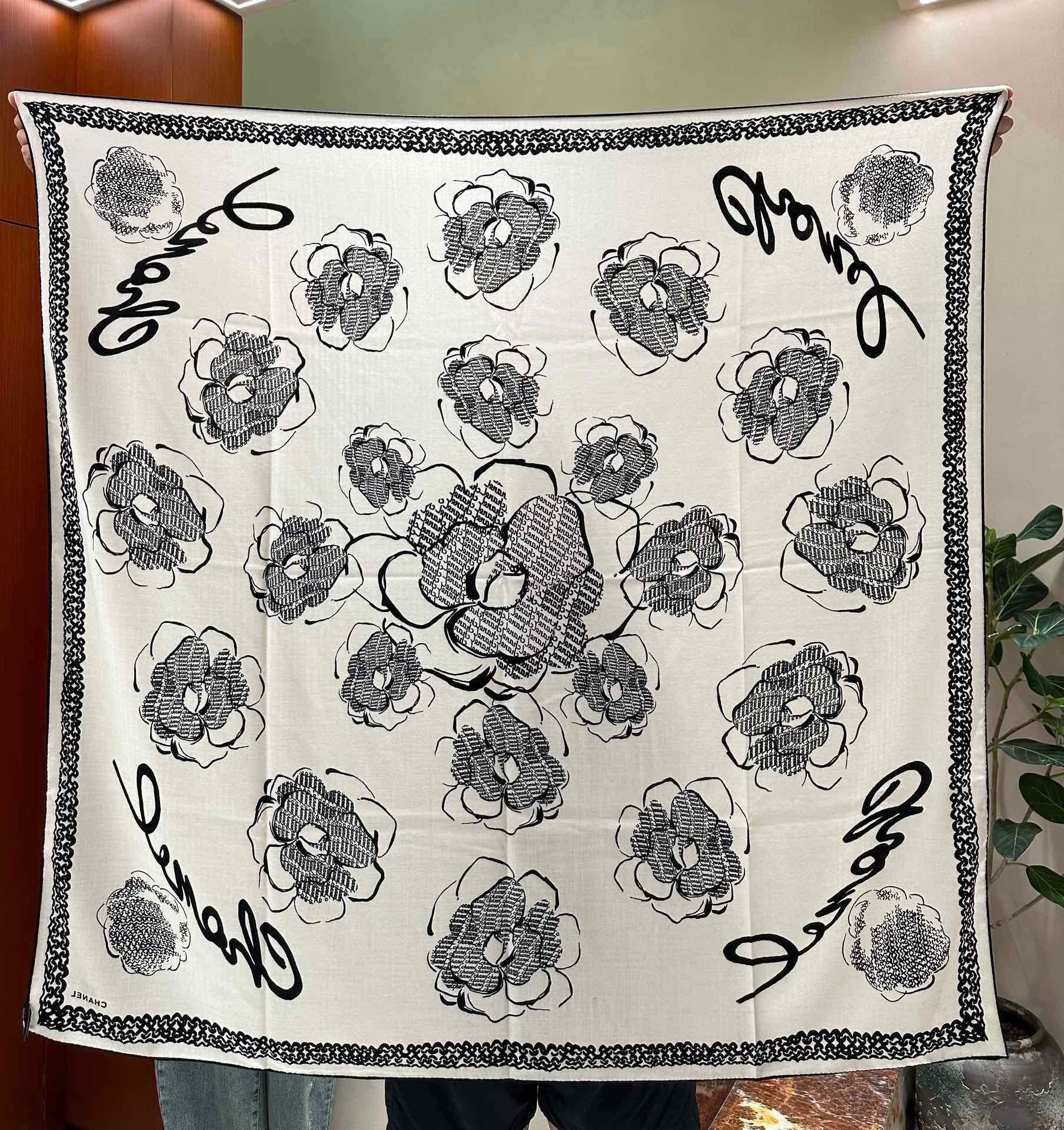 Шарф Chanel 2024 ?Камелия? — 140-140 — белый