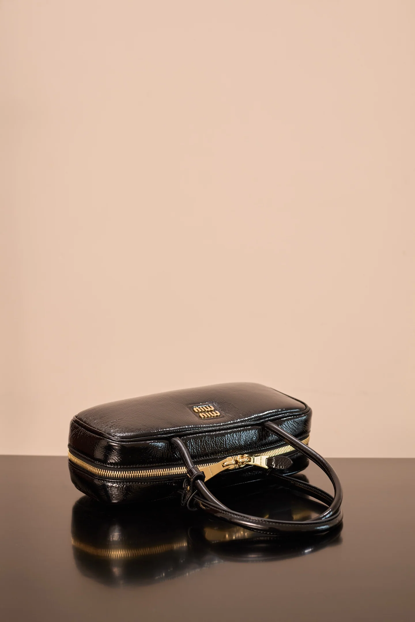 Miu Miu - 5bb173m1050 - Сумочка - Маленькая - Лакированная кожа, черная