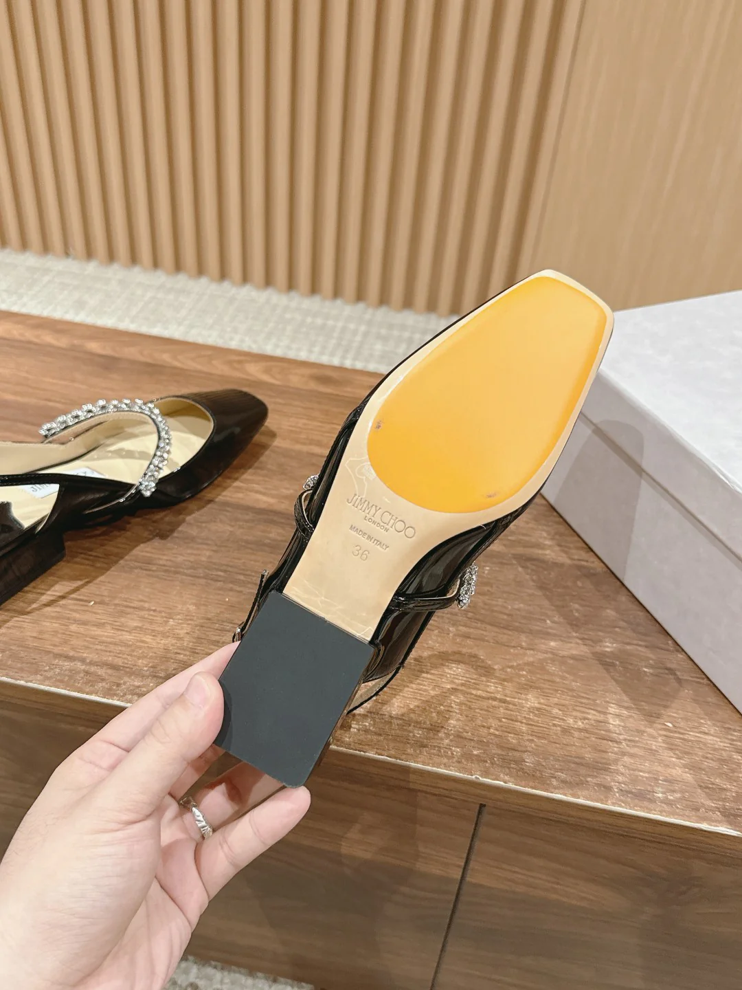 Сандалии Jimmy Mary Jane с кристальной цепочкой на пятке - черные