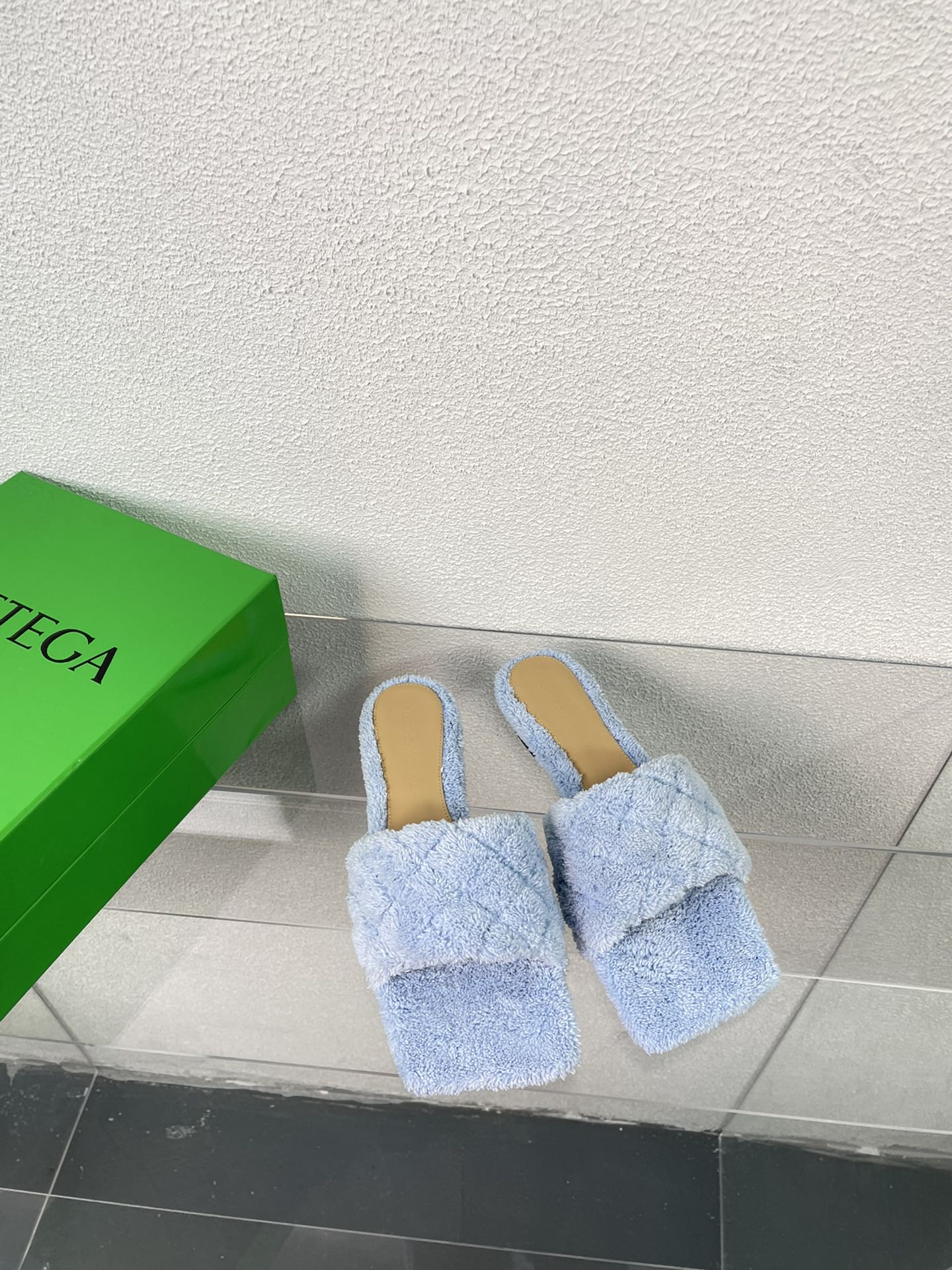 Новинка 2023 года от BV - Серия плюшевых тапочек - Светло-голубые