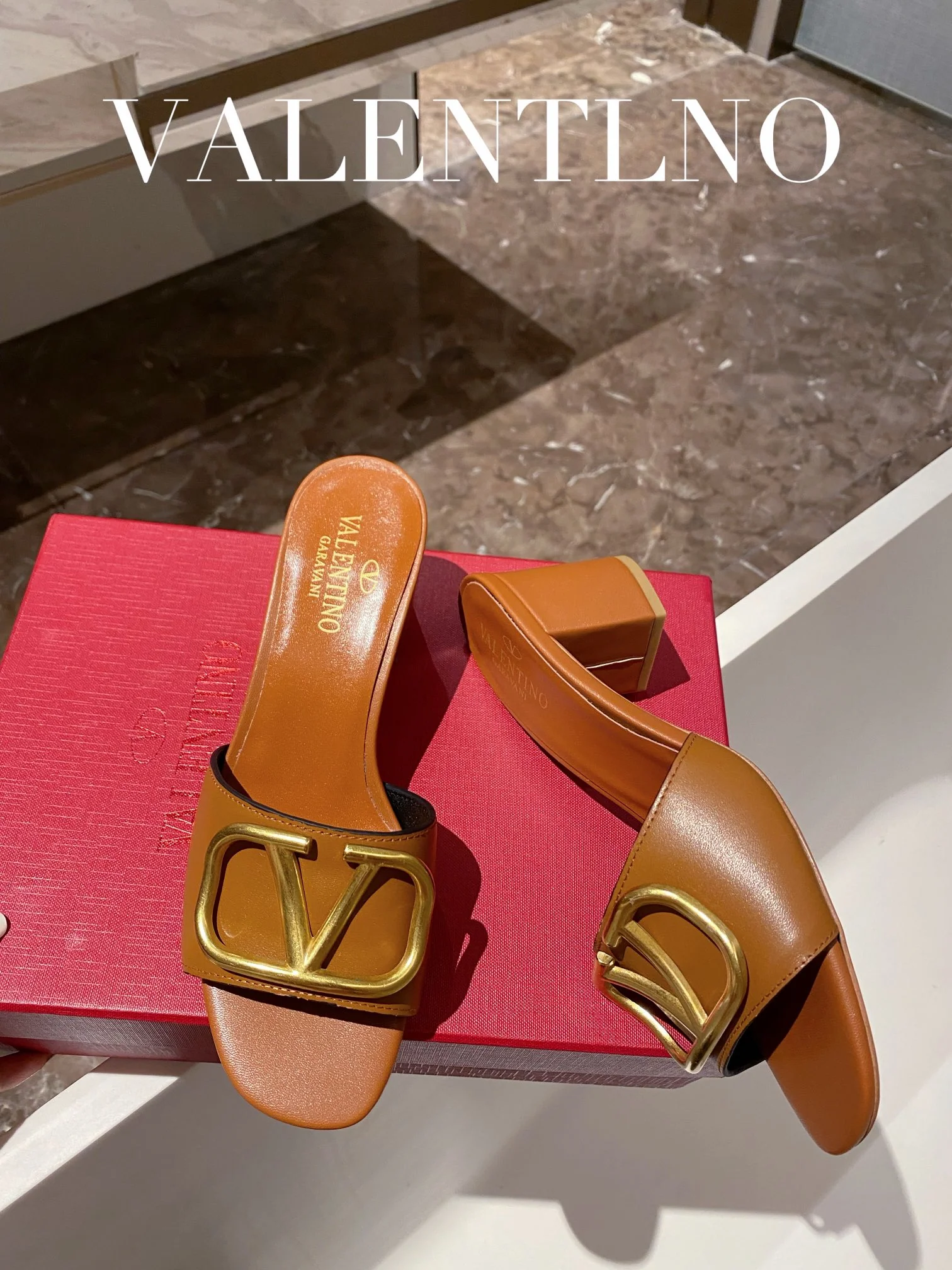 Valentino - Коричневые сандалии на массивном каблуке