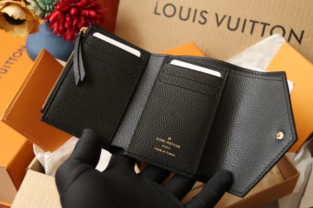 LV-m64060-Короткий трехсекционный кошелек-Черный