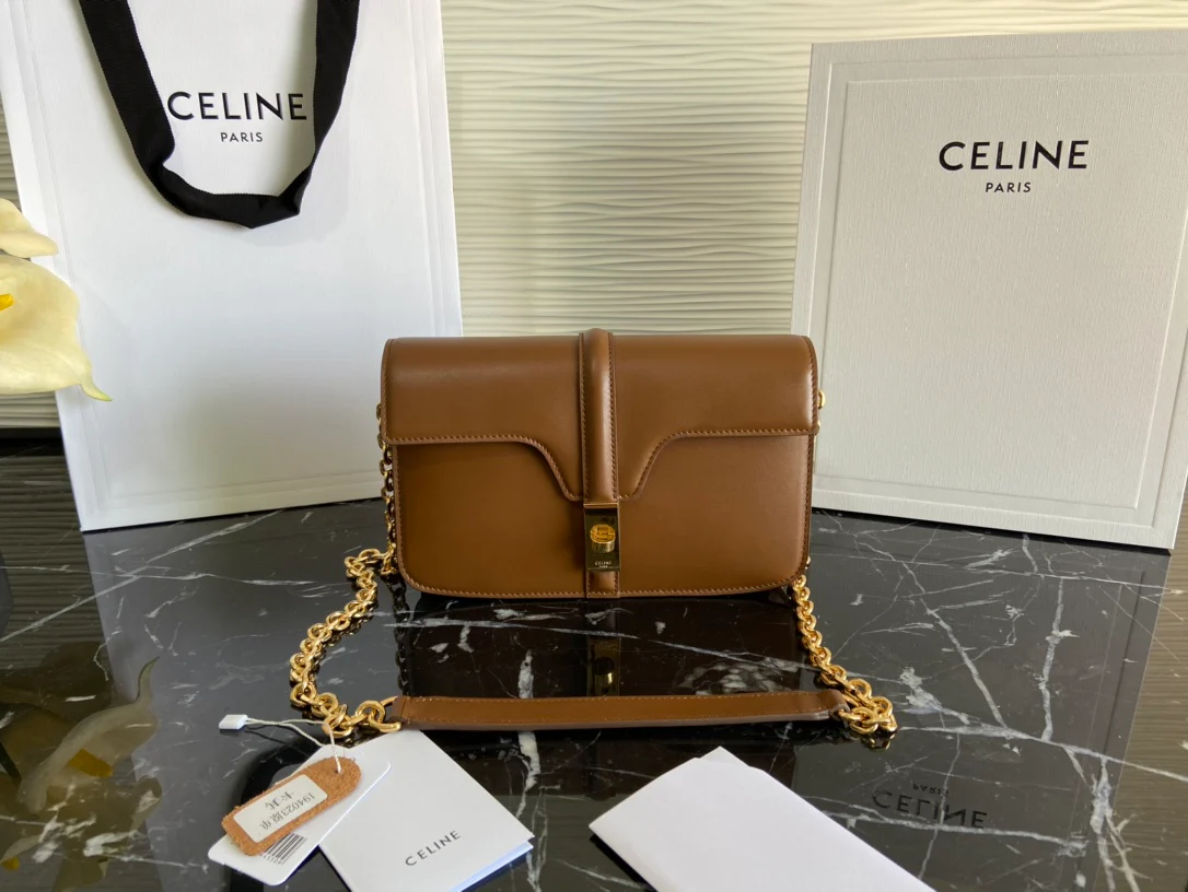 кожаная сумка Celine Soft 16 на цепочке