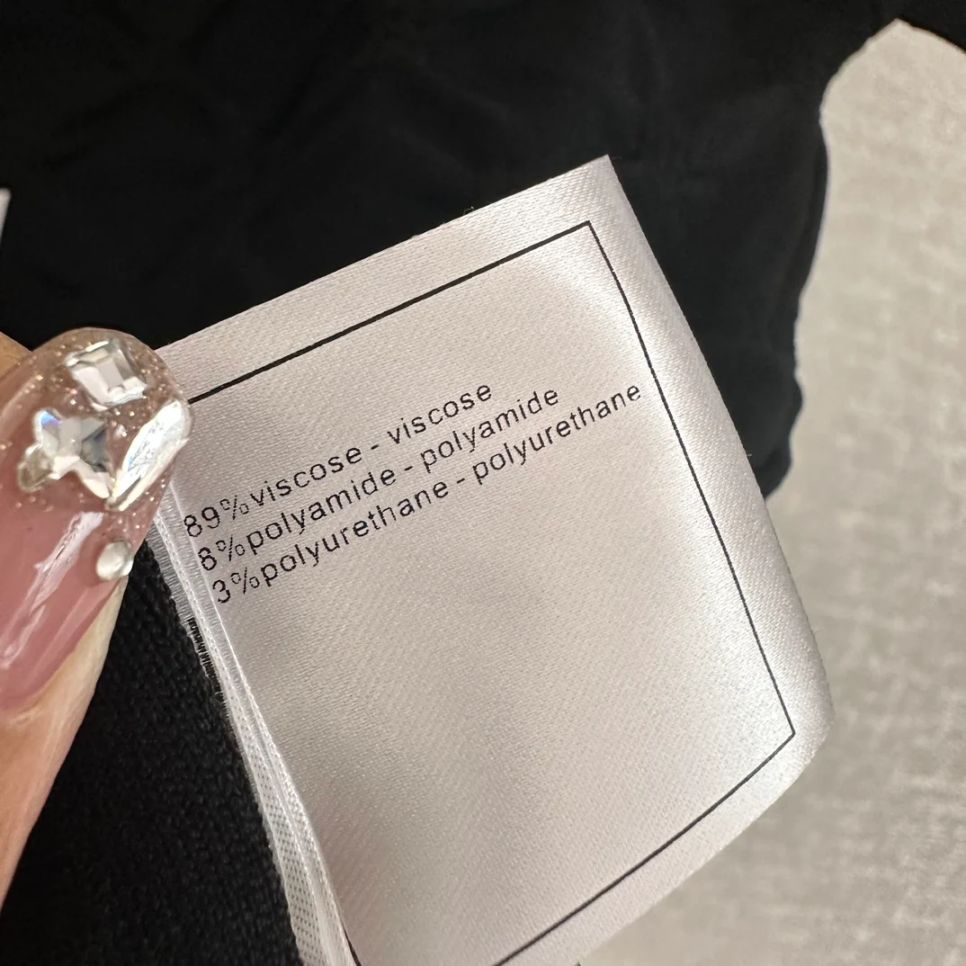 Вязаный топ Chanel 2403 с открытыми плечами - черный