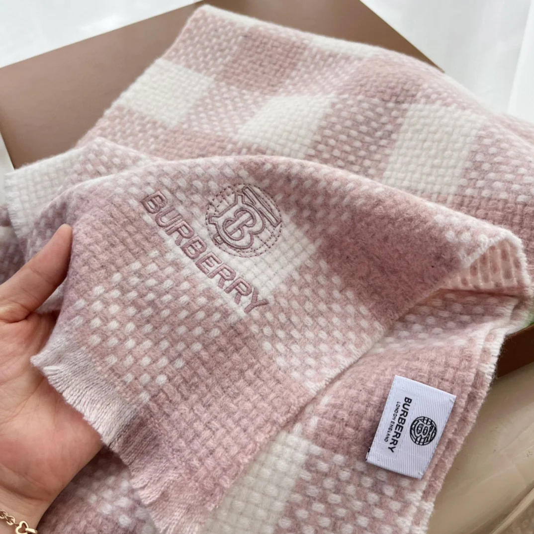 Шарф Burberry из усадочной шерсти в клетку - 32 см - 190 см - 125 г - 100% шерсть - розовый