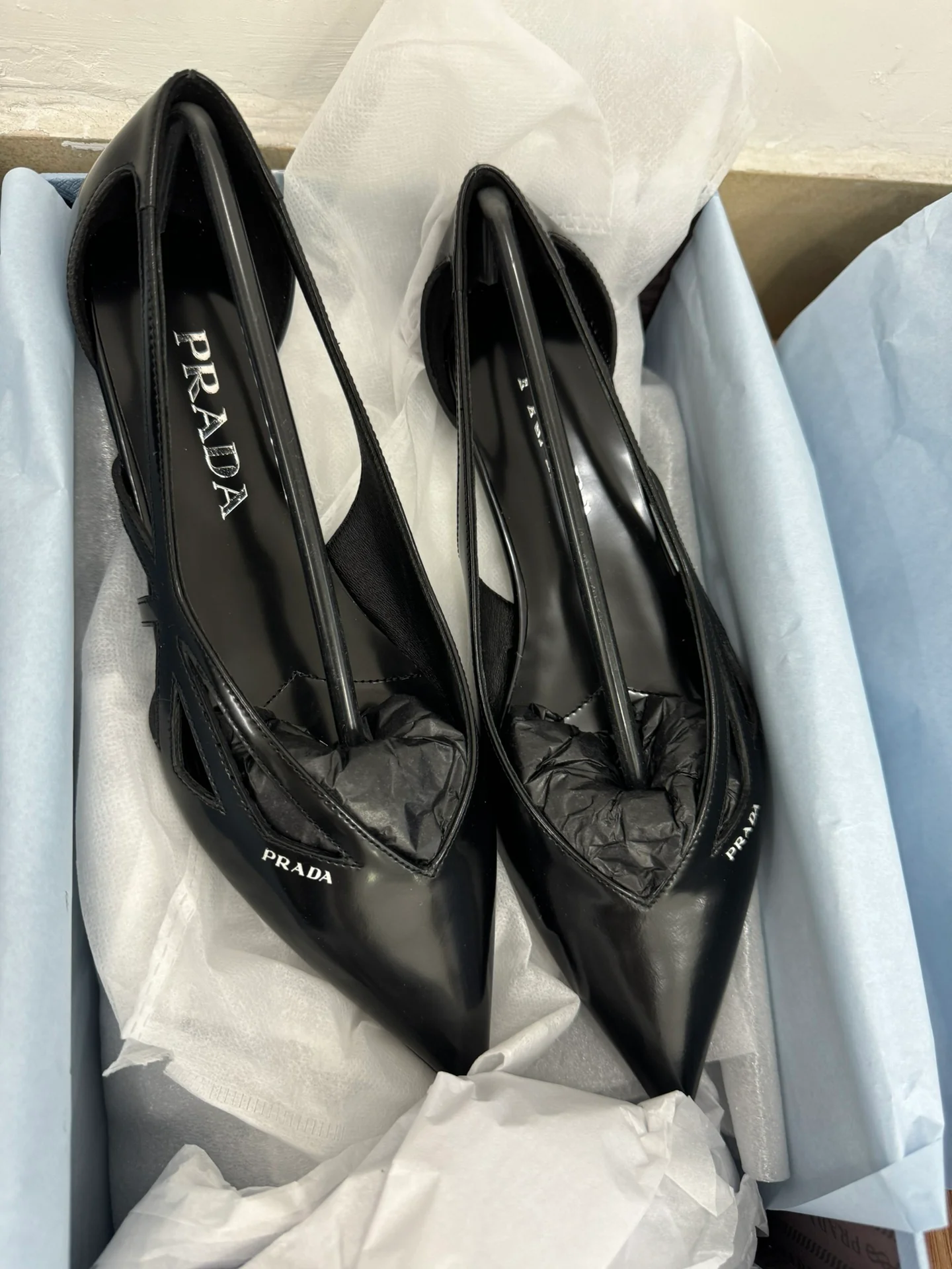 Туфли на низком каблуке Prada 2024 - черные