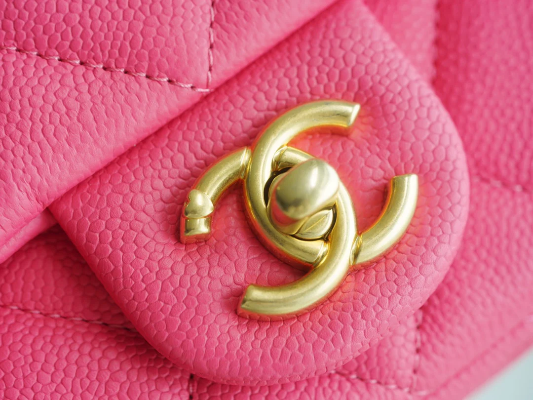 Новинка сезона весна/лето 2023 от Chanel - Сумка на цепочке в форме сердца - Сумка CF - Персиково-розовая - Мини