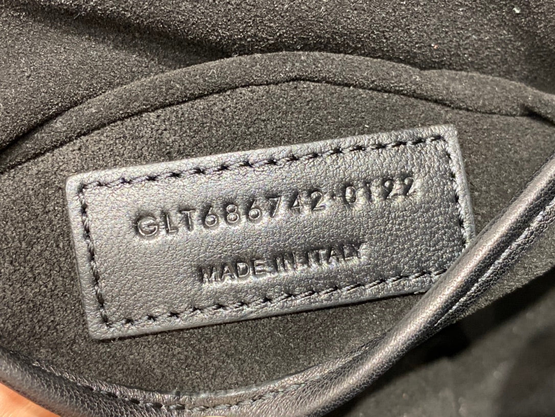 Новинка сезона весна/лето 2022 от YSL - сумка через плечо/кроссбоди.