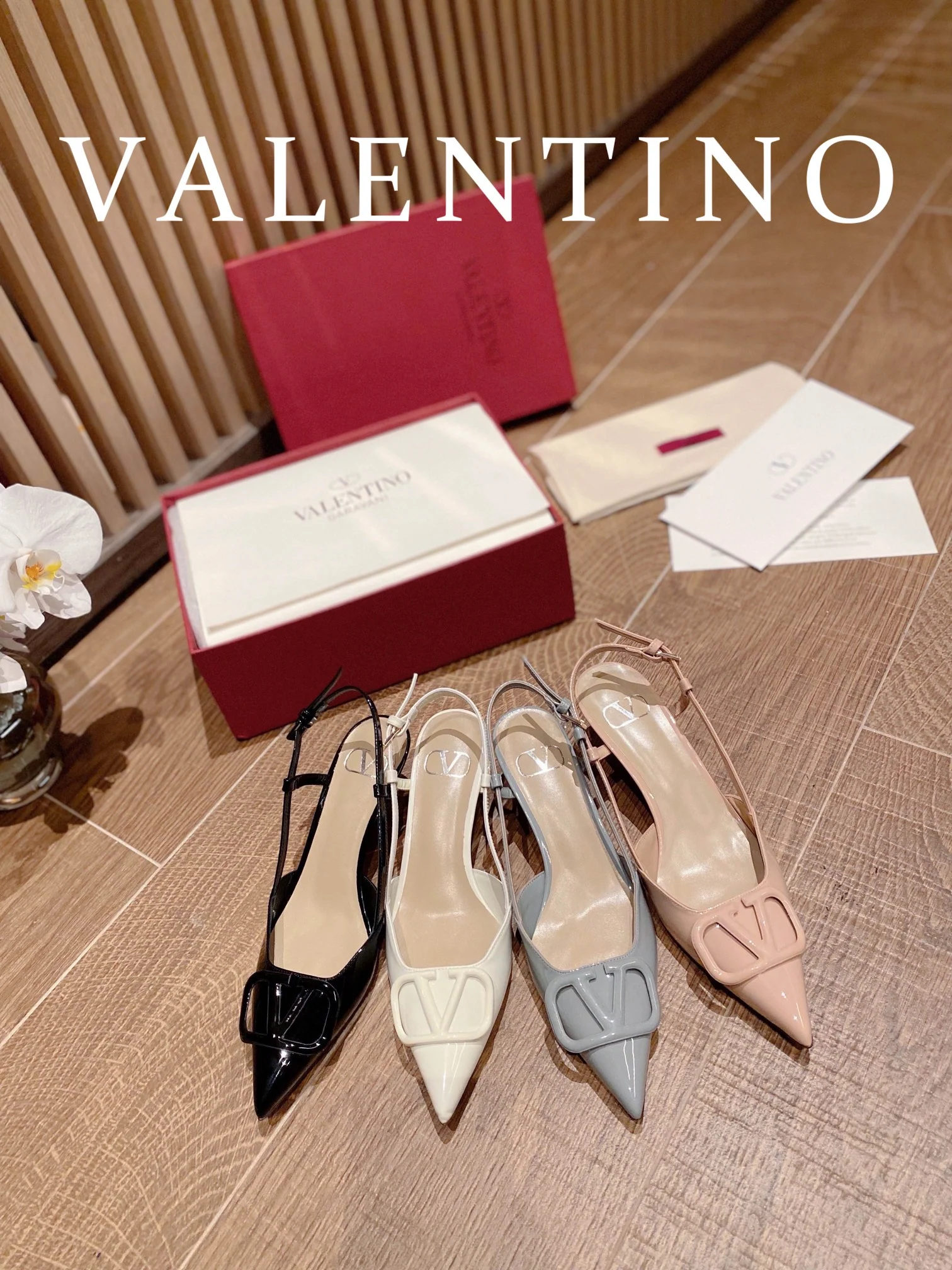 Балетки и сандалии Valentino - изображение из коллекции