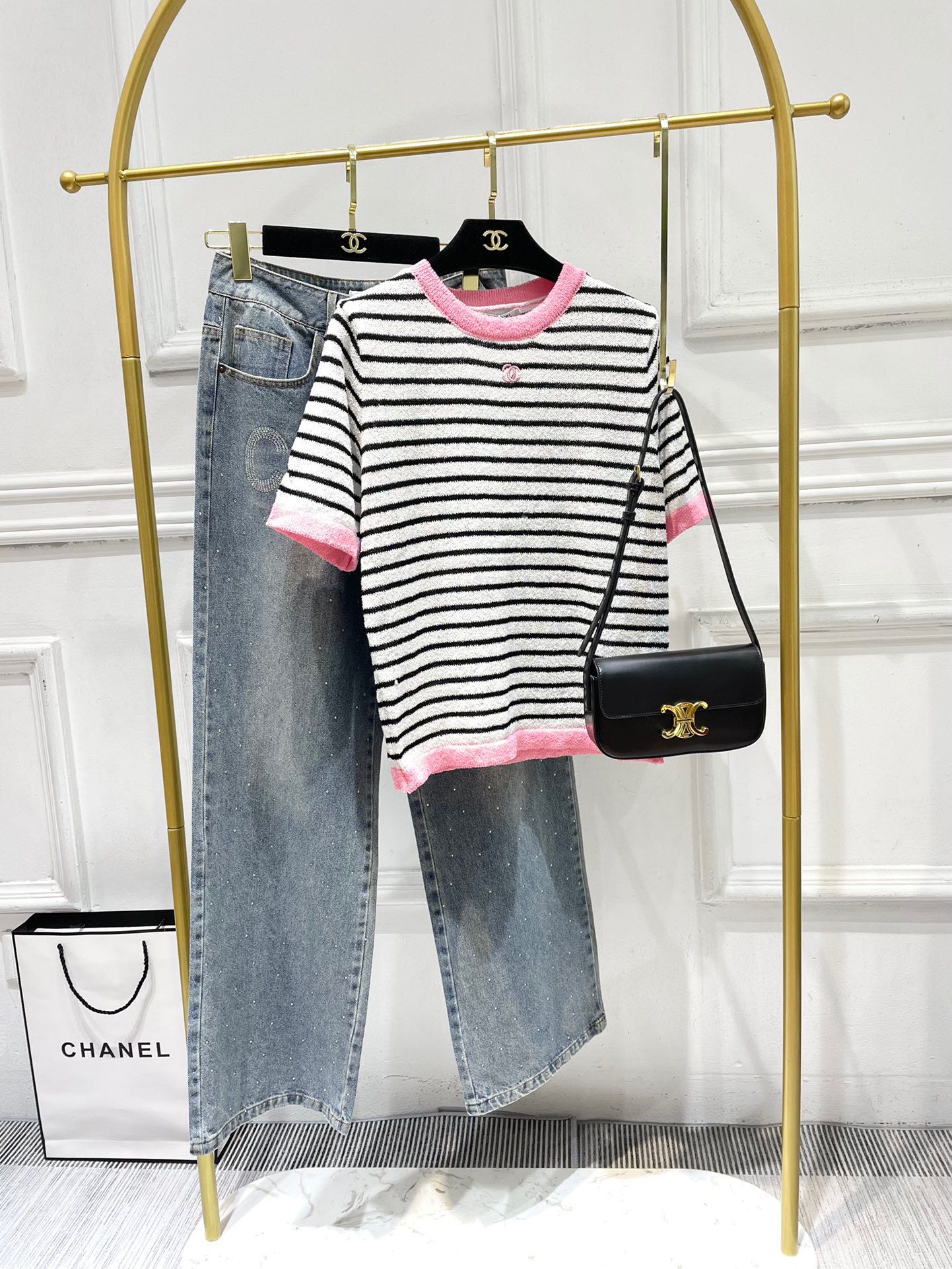 Вязаный топ Chanel 2403 с короткими рукавами и цветными блоками в полоску