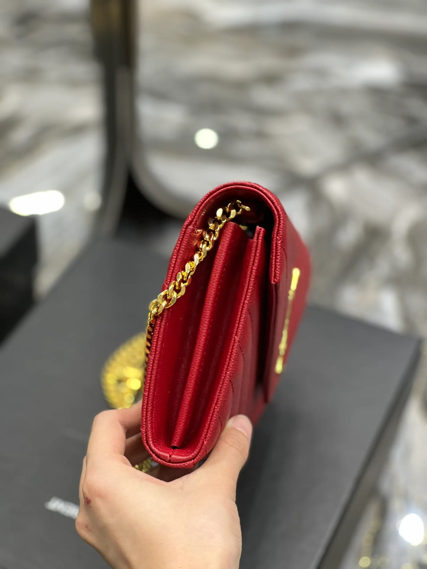 Сумка YSL Laurent из икорной кожи - красная.