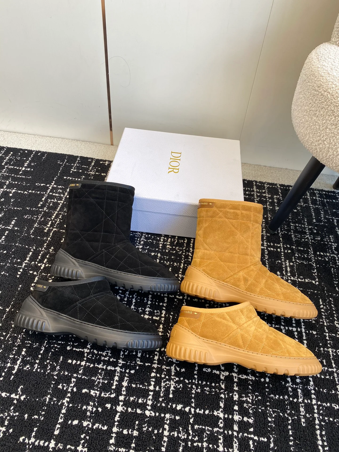 Снежные сапоги Dior с принтом 2024 года - изображение из коллекции