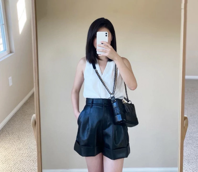 Классическая маленькая сумка-хобо Chanel - черная