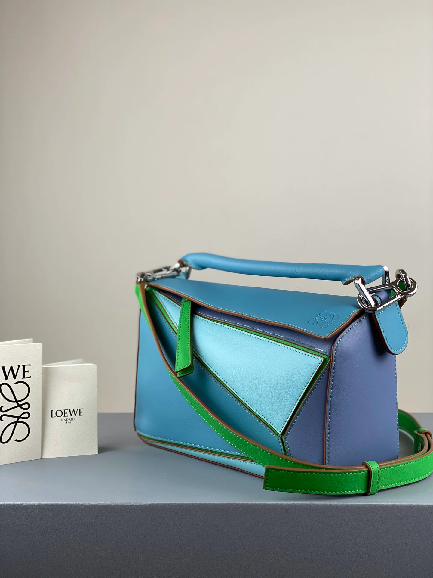 Сумка Loewe Puzzle из телячьей кожи - 1