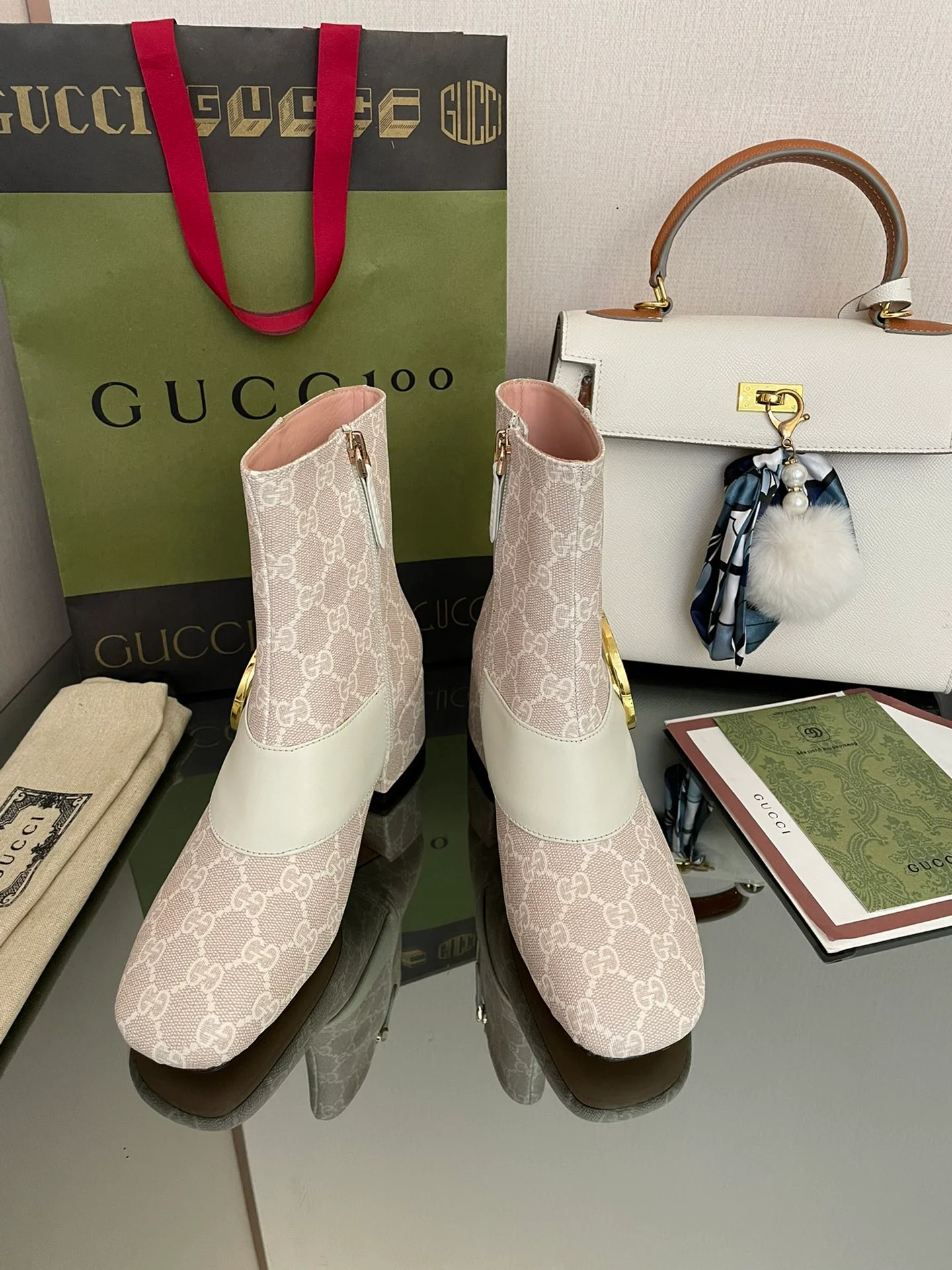 Gucci - Ботинки на низком каблуке - Монограммный узор - Белый